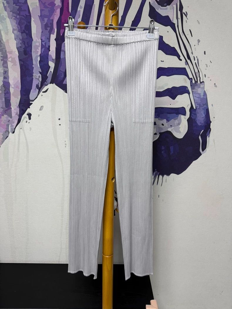 Issey Miyake size:2 Light grey pleated pants