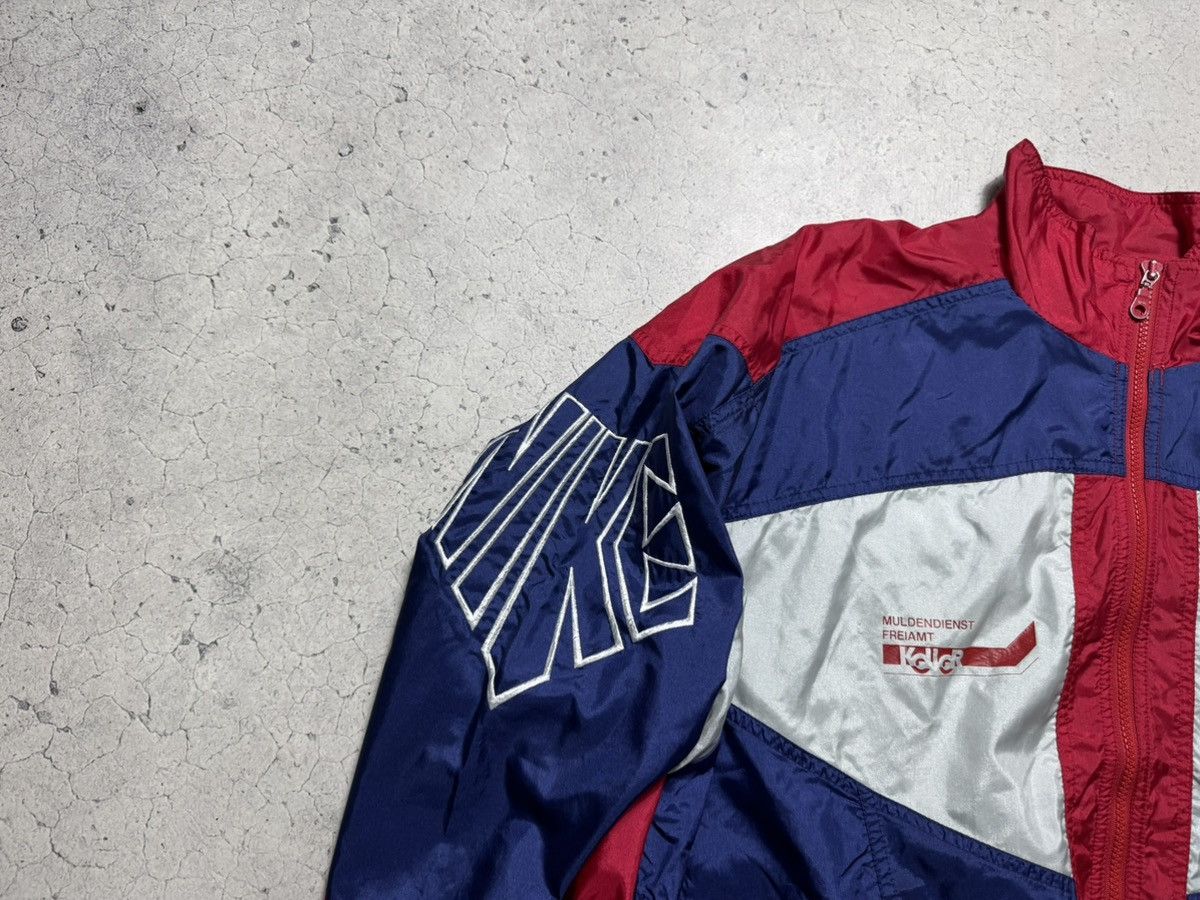 Nike Nike USA Vintage 90’s Nylon Track Jacket Big Logo Swoosh Size US L / EU 52-54 / 3 - 5 Thumbnail
