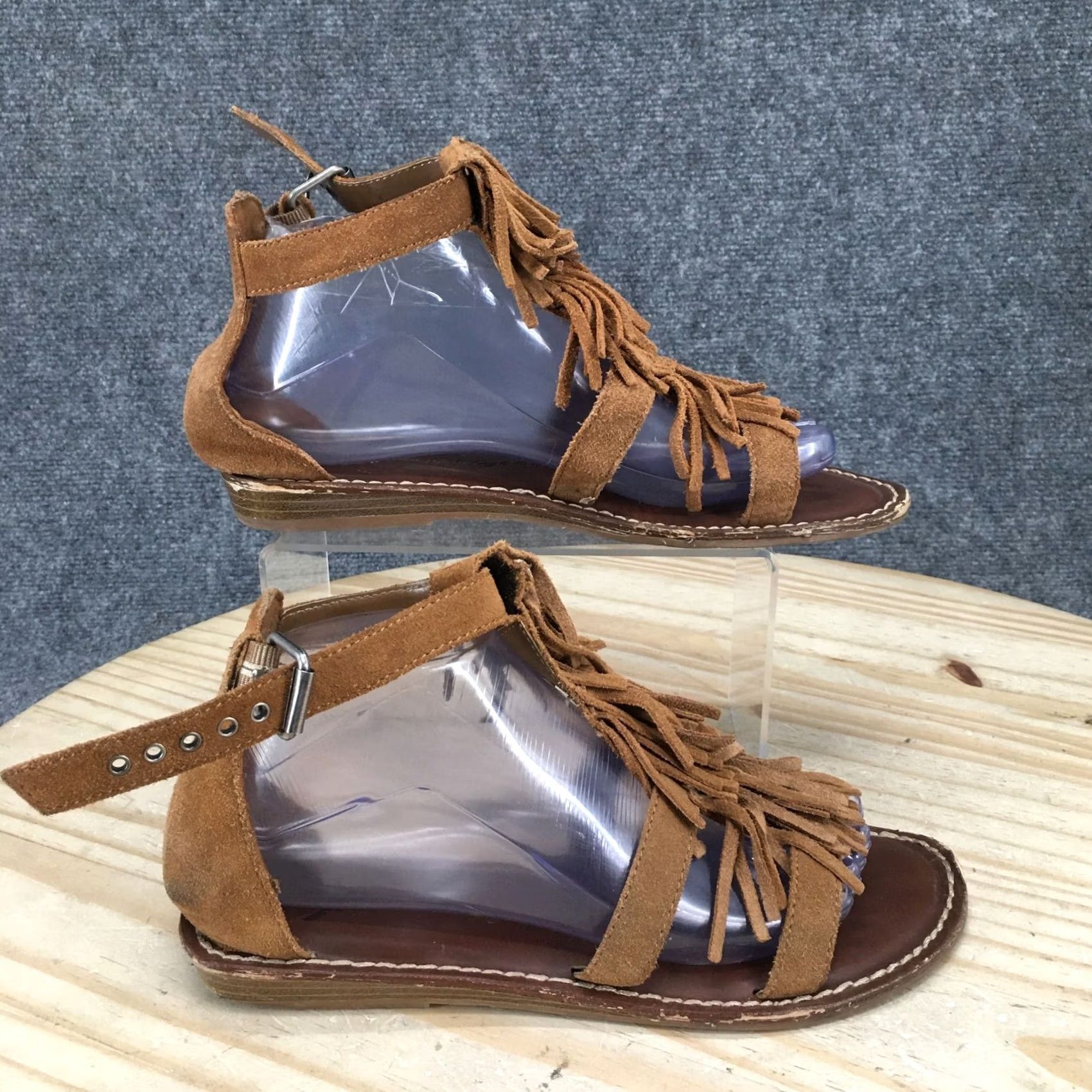 Vintage American Eagle Sandals Womens 8 Thong Brown Suede Fringe Flats Casual Open Toe Mens Womens Girls Boys Size US 8 / IT 38 - 2 Thumbnail