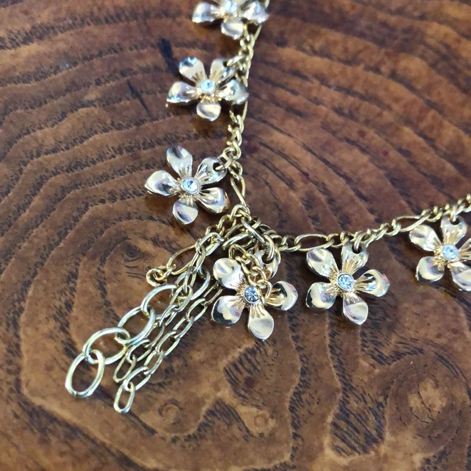 Vintage Vintage clear rhinestone accent flower necklace Size ONE SIZE - 10 Thumbnail