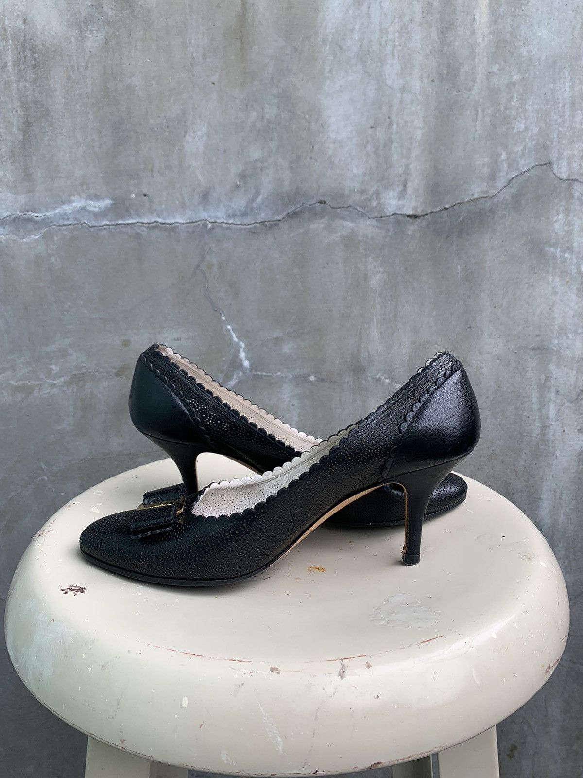 Salvatore Ferragamo Perforated Leather Vara Lace Bow Pumps Size US 6.5 / IT 36.5 - 5 Thumbnail