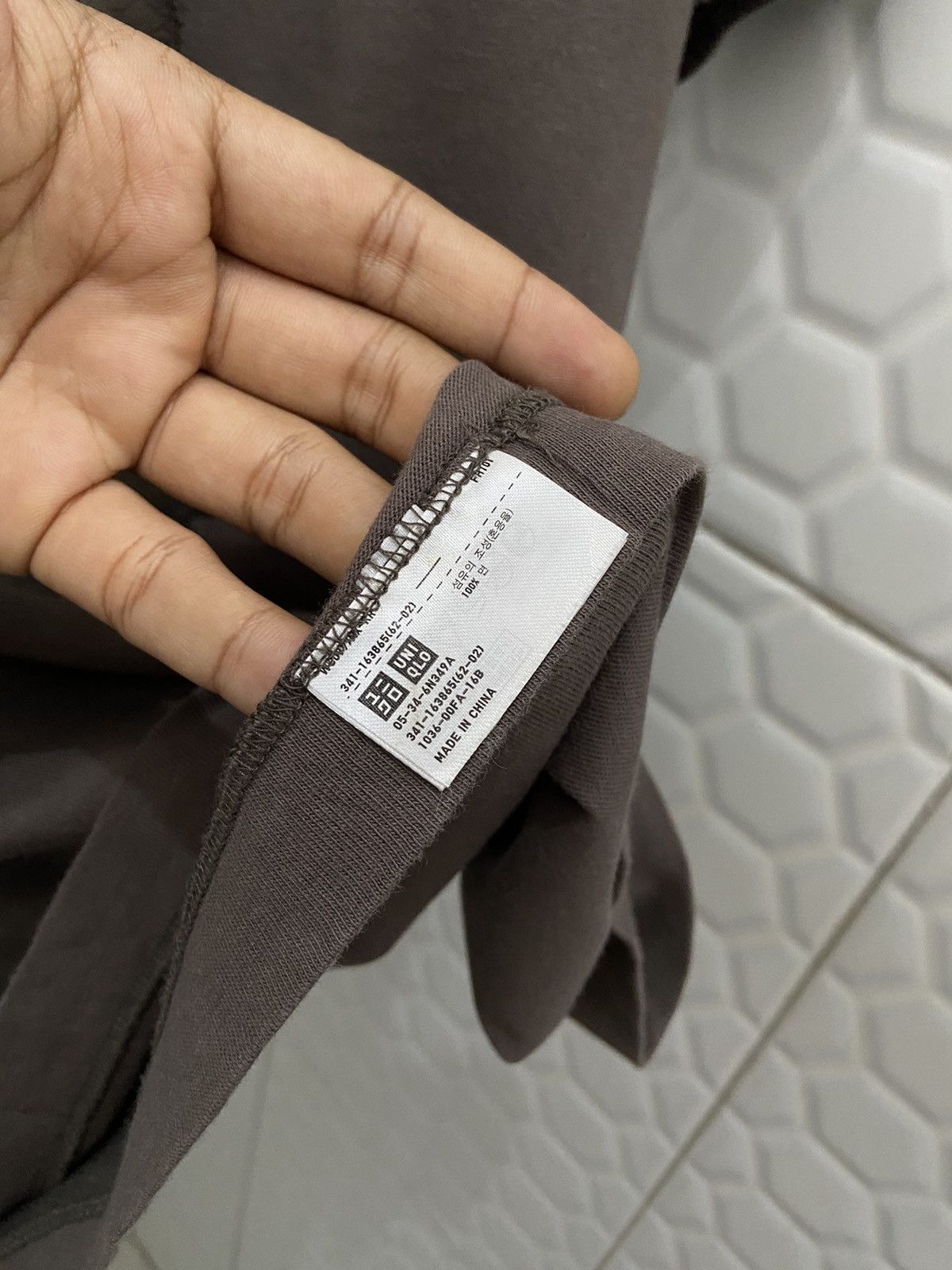 Kaws × Uniqlo 2016 Uniqlo x Kaws Passing Through Tee Size US M / EU 48-50 / 2 - 5 Thumbnail