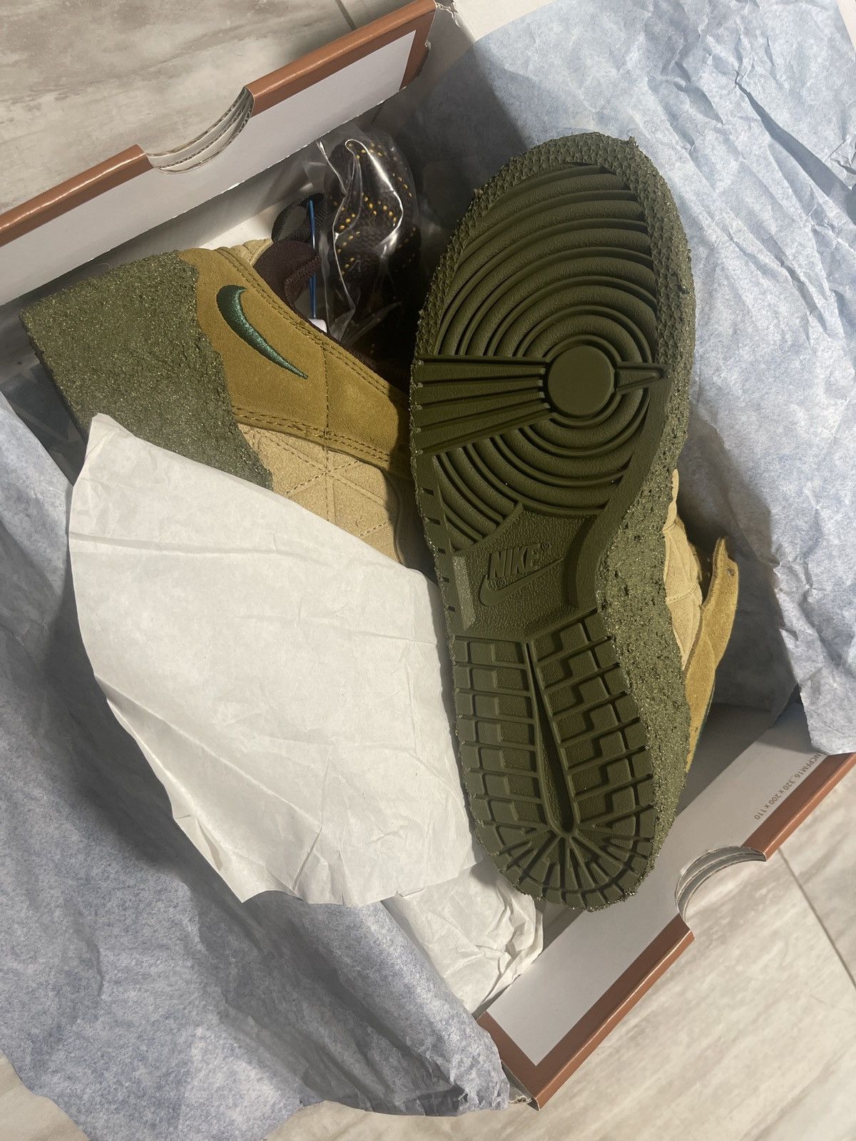 Nike Nike Cactus Plant Flea Market x Dunk SP Low Tan Mossy Green Size US 5.5 / EU 38 - 12 Thumbnail