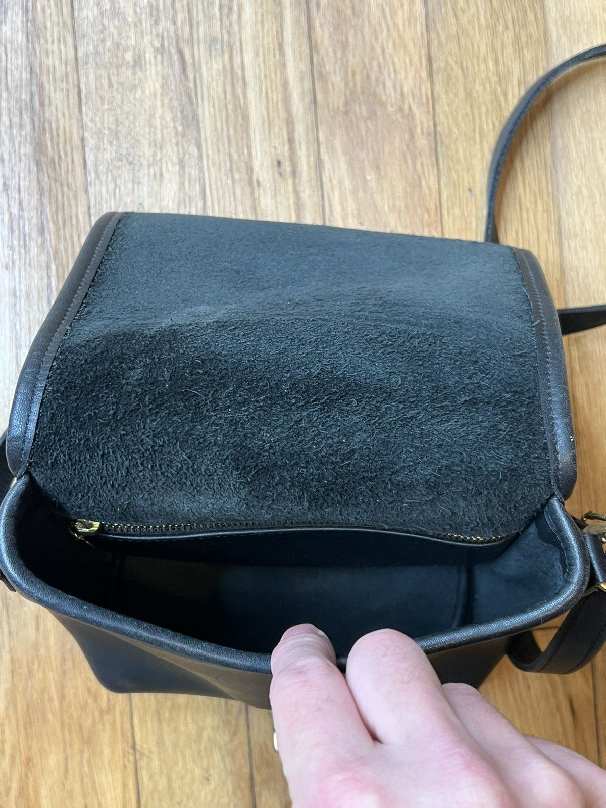 Coach Coach Legacy Companion 9076 Crossbody Purse Black Leather Size ONE SIZE - 4 Thumbnail