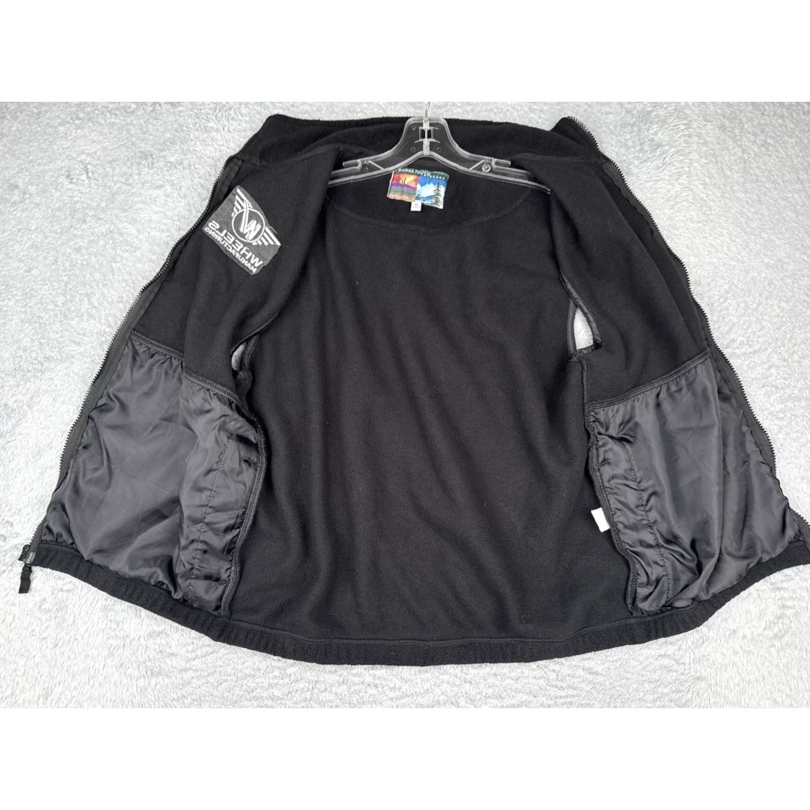 Logo 7 Wheels Manufacturing Vest Mens Medium Black Fleece Full Zip Sierra Pacific Logo Jacket? Size US M / EU 48-50 / 2 - 2 Thumbnail