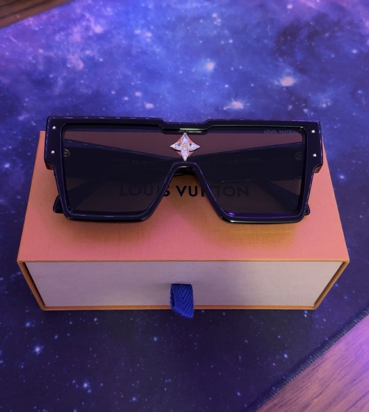 Louis Vuitton Louis Vuitton Cyclone Sunglasses Size ONE SIZE - 1 Thumbnail