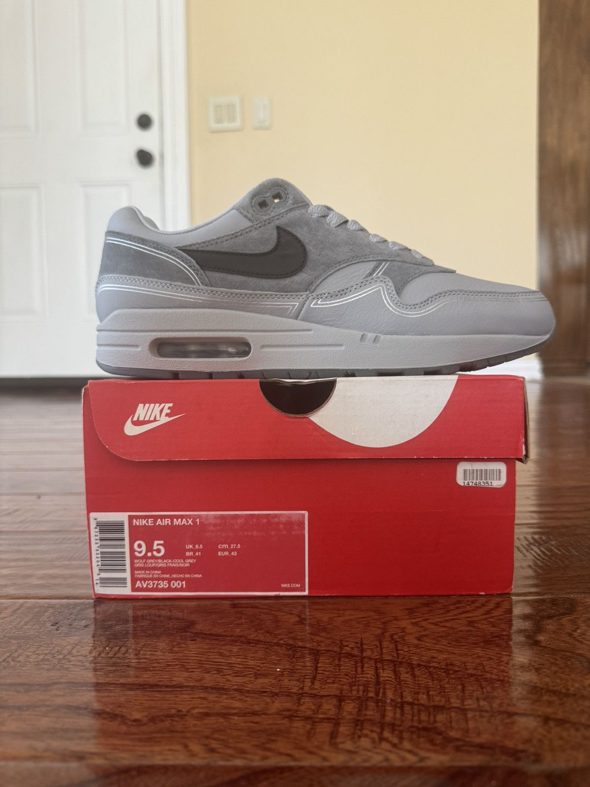 Nike Air Max Pompidou Center by Night pack