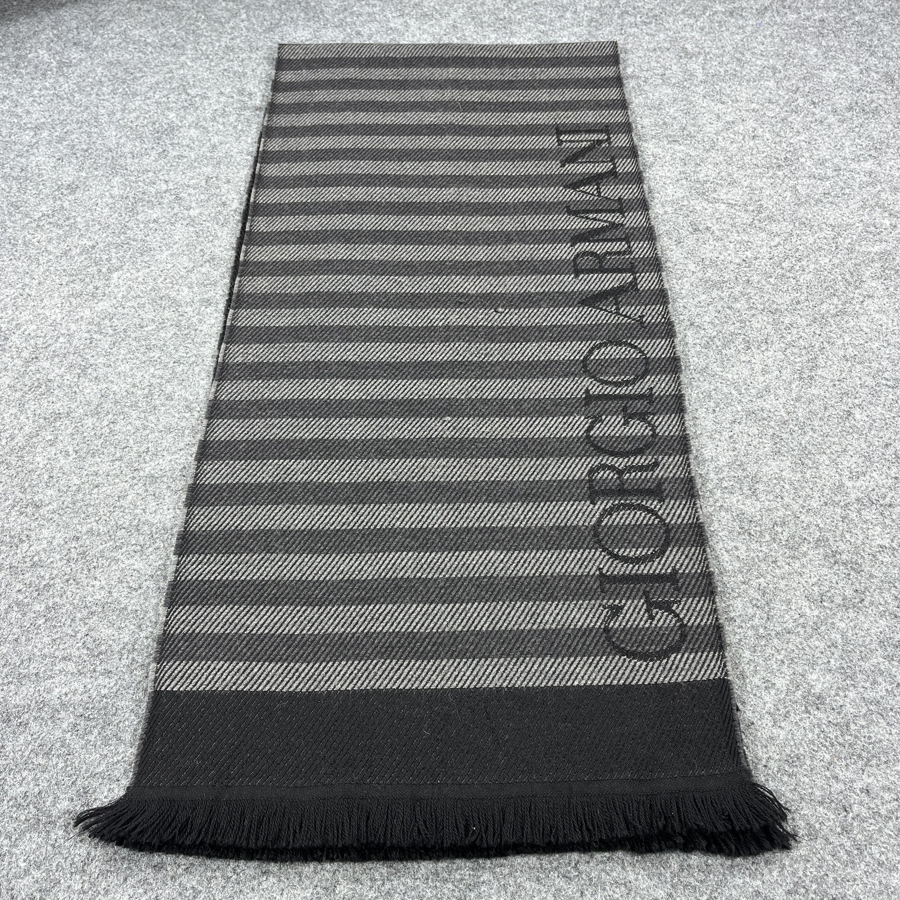 Giorgio Armani Giorgio Armani Scarf / Muffler / Neckwear T1501 Size ONE SIZE - 1 Thumbnail
