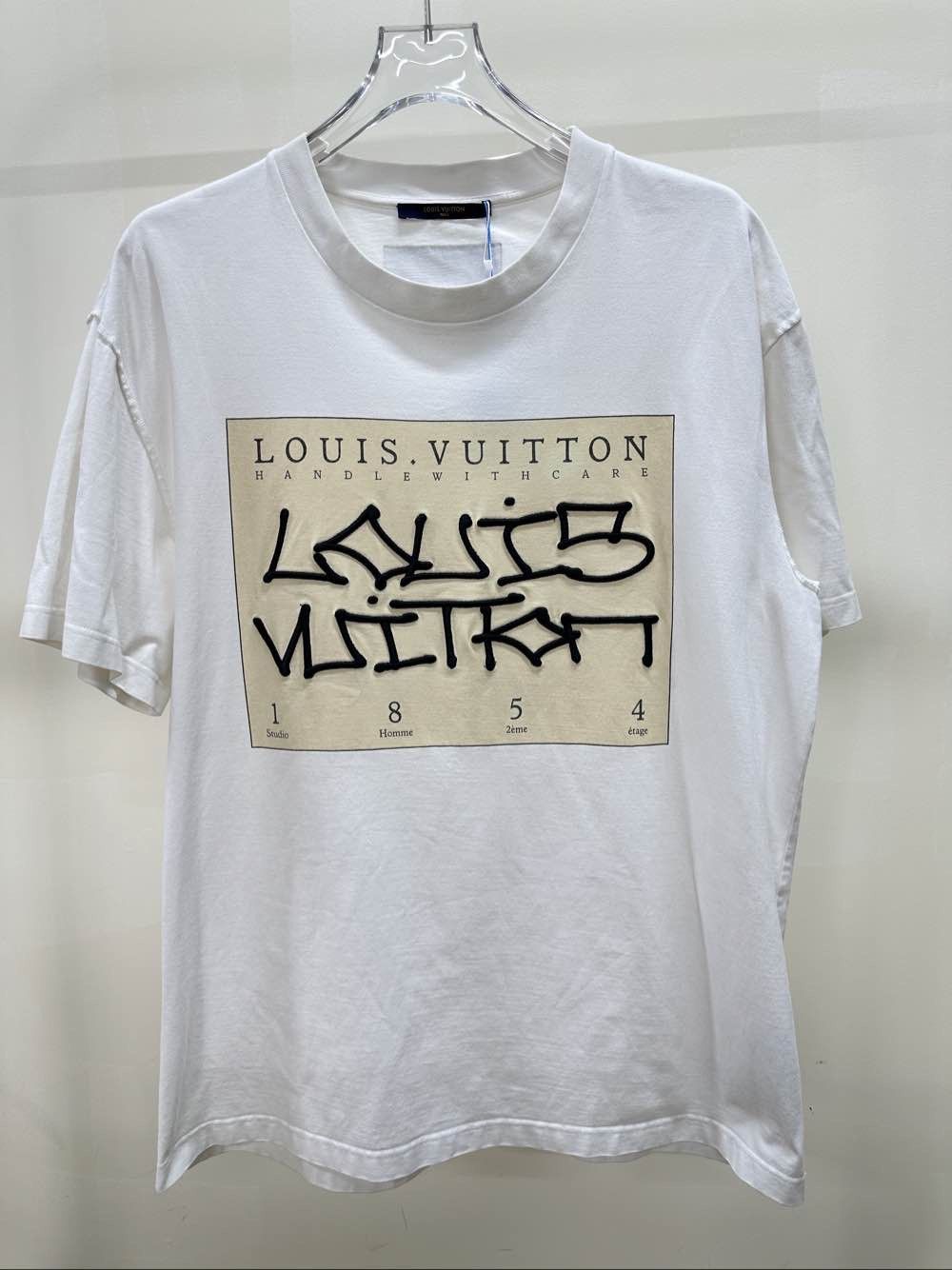 Louis Vuitton Louis Vuitton Handle With Care Graphic T-Shirt Size XXL Size US XXL / EU 58 / 5 - 1 Thumbnail