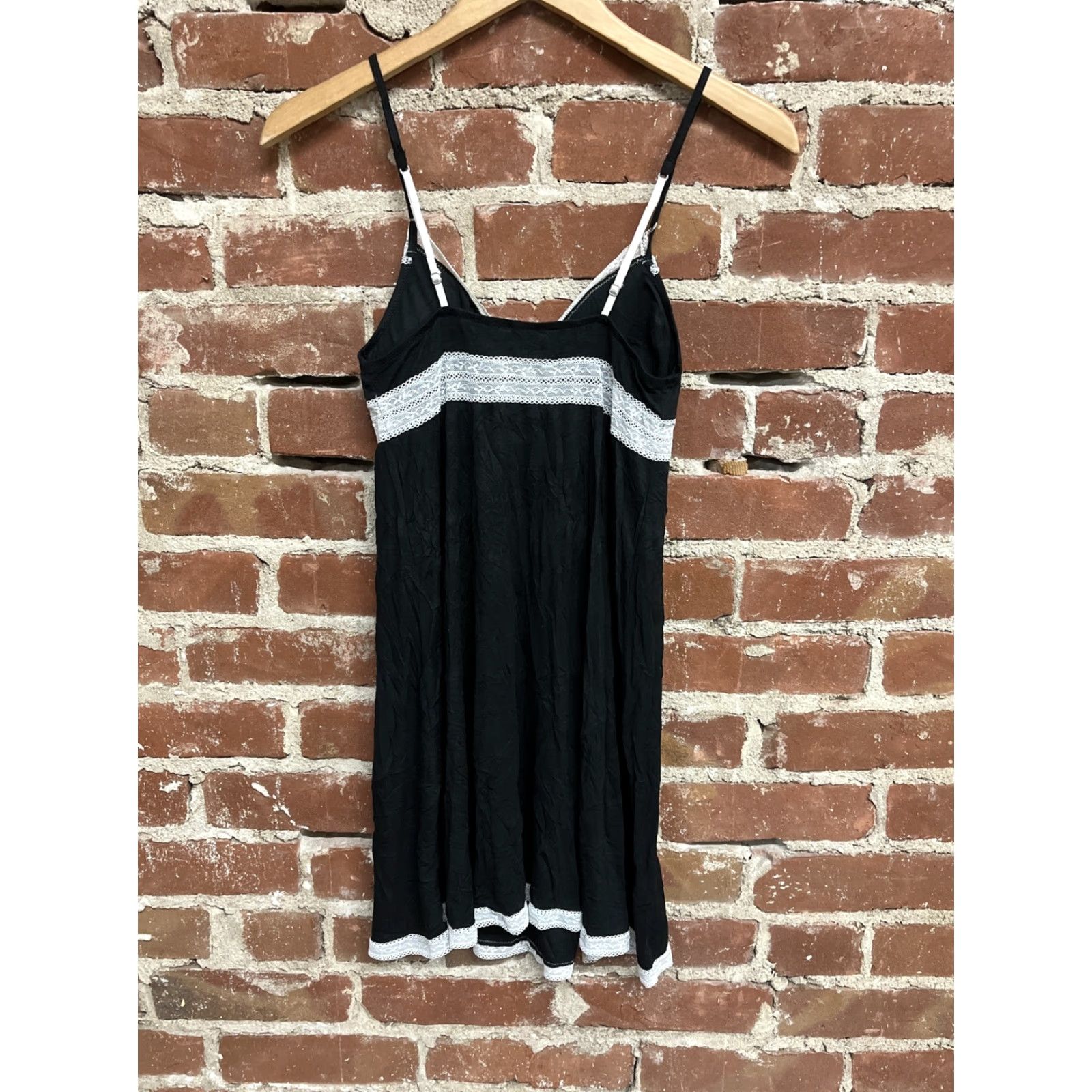 Victoria's Secret VINTAGE Victoria’s Secret Black sleep top cami pajamas Cami 90s Y2K Womens S Sleeveless Tie-Front Short Length 24” (Pit to Pit 14”) Size S / US 4 / IT 40 - 2 Thumbnail
