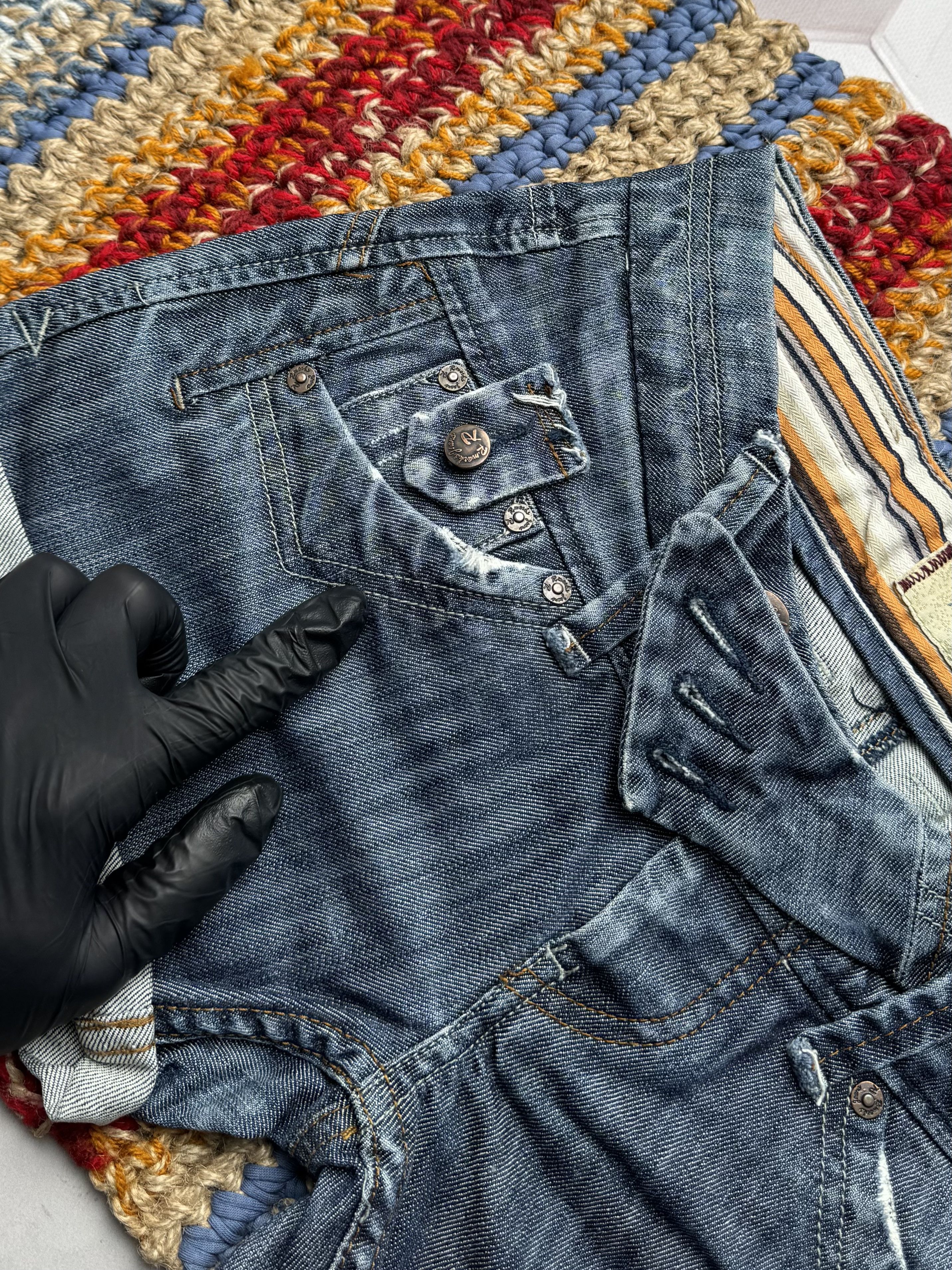 Vintage Vintage Denim Shorts Low Rise Cuffed Y2K Womens (E4) Size 25" / US 0 / IT 36 - 5 Thumbnail