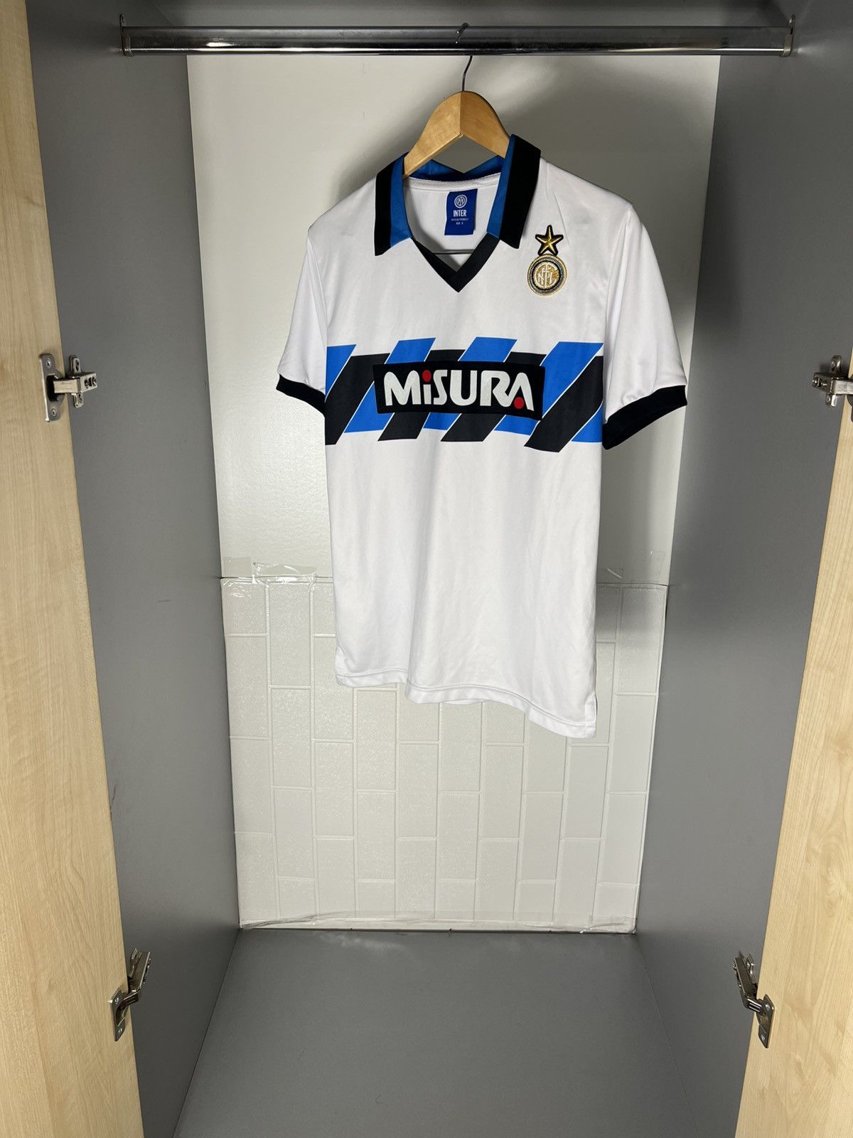 Vintage VERY RARE INTER MILAN ITALY SOCCER JERSEY RETRO BLOKE 90s Size US S / EU 44-46 / 1 - 9 Thumbnail