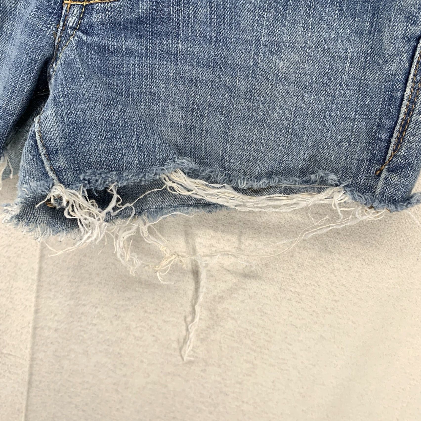 Old Navy Old Navy The Diva Shorts Women's 0 Blue Denim 29in 2in Inseam Flat Front Zip 5-Pocket Stretch Bohemian Casual Summer Festival Beach Vibes Size 25" / US 0 / IT 36 - 7 Thumbnail