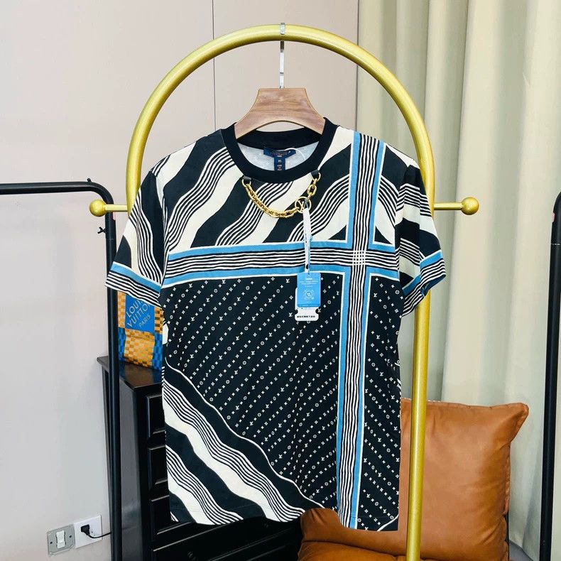 Louis Vuitton Louis Vuitton Black full print short sleeve Size US XS / EU 42 / 0 - 1 Thumbnail