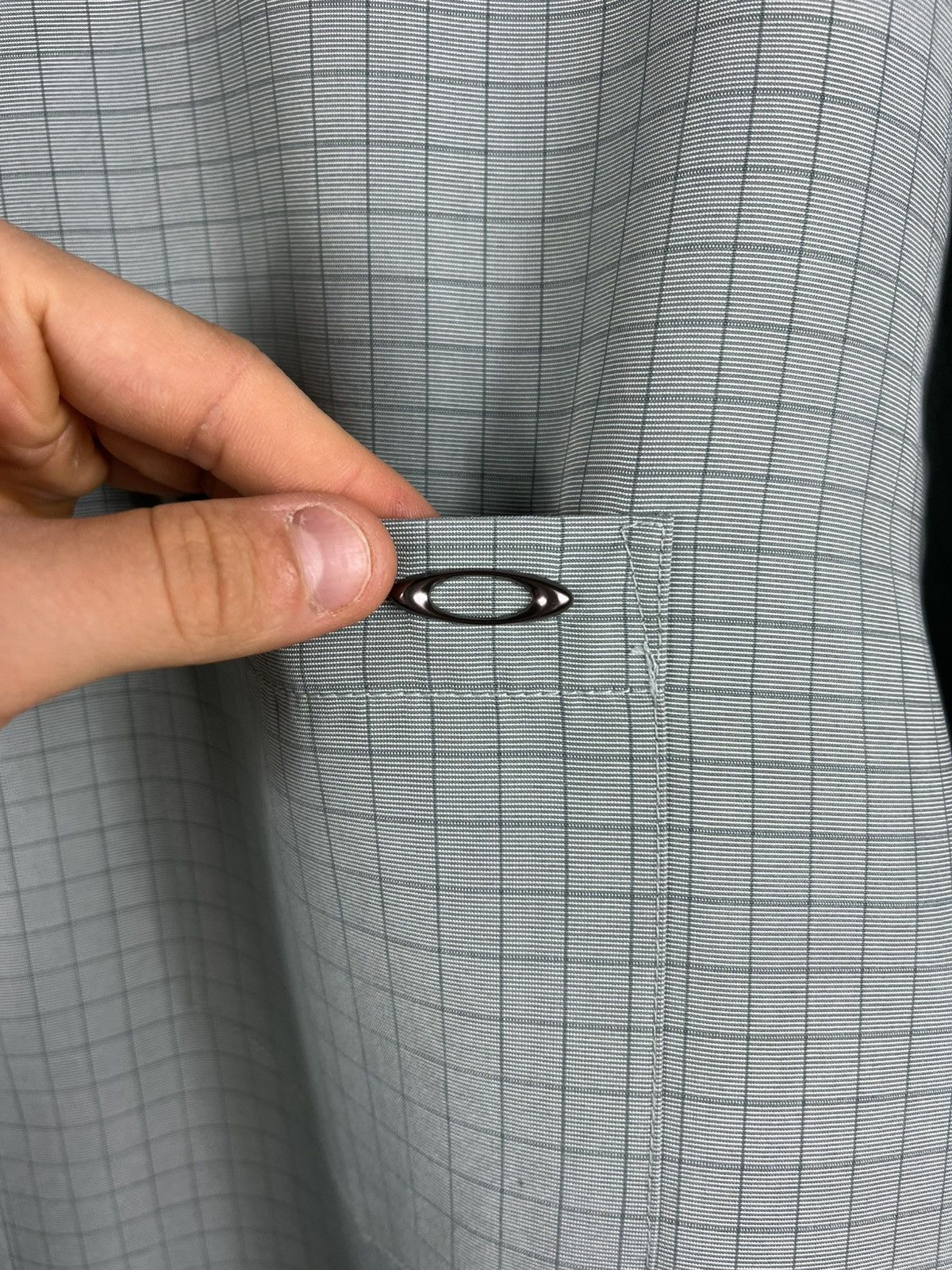Oakley Vintage Oakley checked gorpcore pocket shirt with small logo Size US XL / EU 56 / 4 - 8 Thumbnail