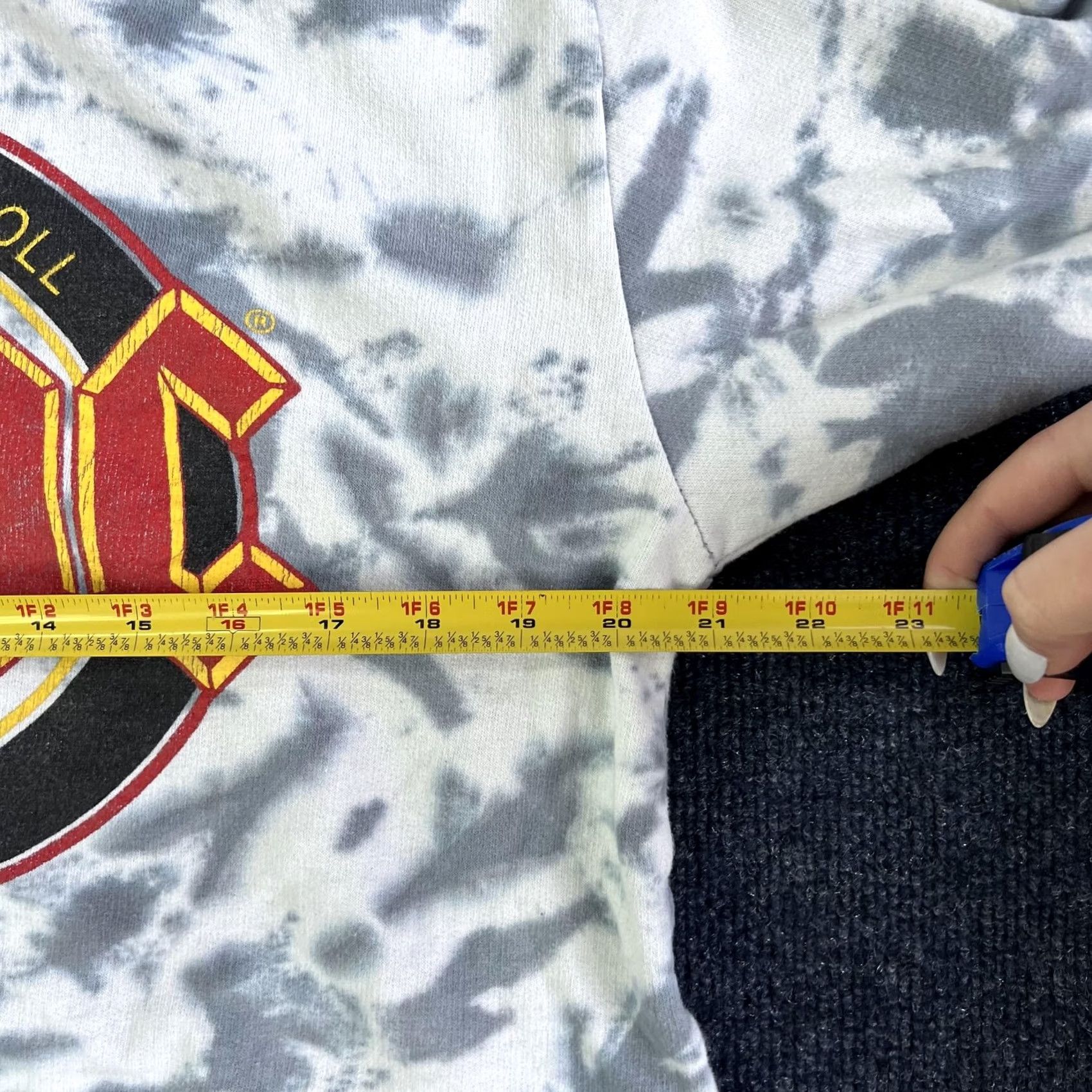 Vintage AC/DC Hoodie Womens Medium Gray Tie Dye Cropped Pullover Sweatshirt Fleece Size M / US 6-8 / IT 42-44 - 7 Thumbnail