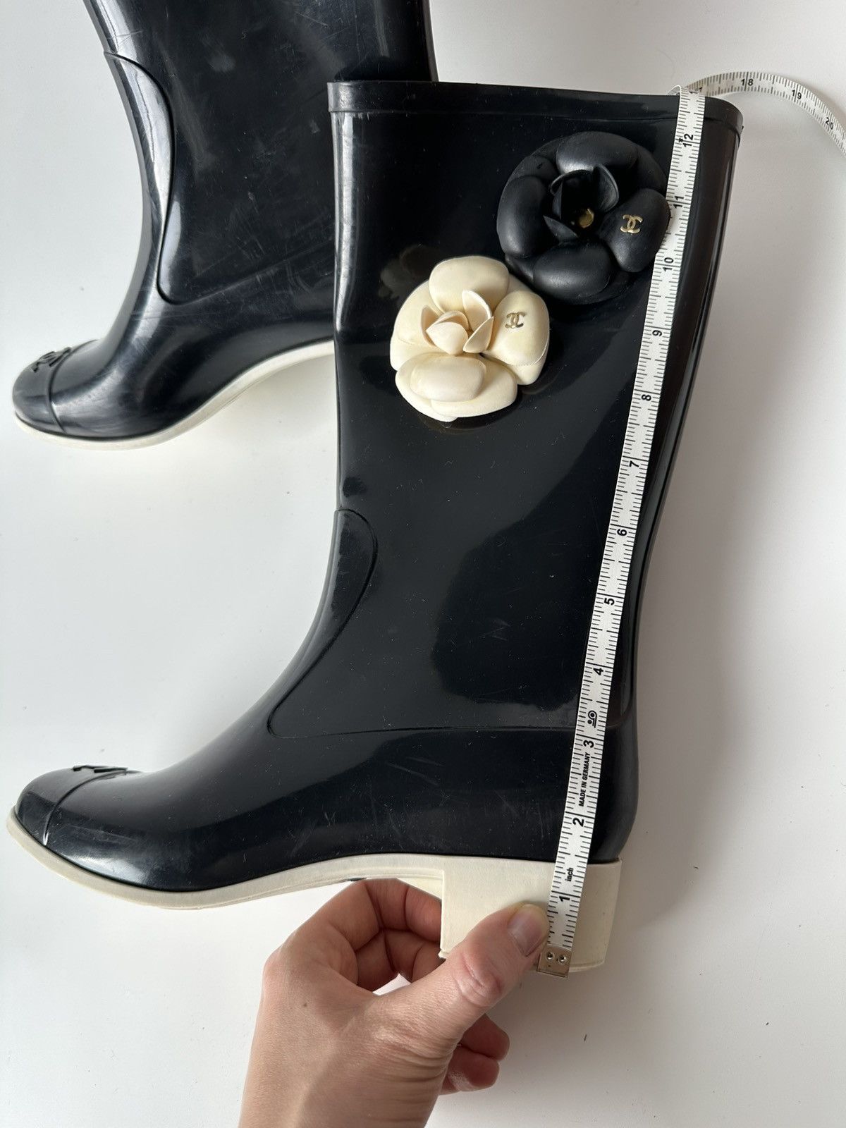 Chanel Chanel Black Rubber Camellia Flower Rain Boots Size US 7 / IT 37 - 18 Thumbnail