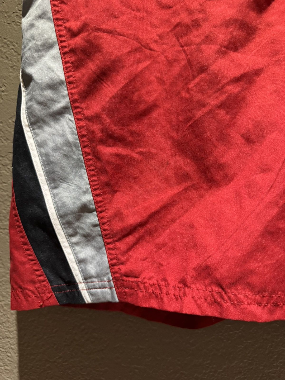 Nike Vintage Nike Swim Trunks Small 30 Red Silver Black Surf m Size US 30 / EU 46 - 5 Thumbnail