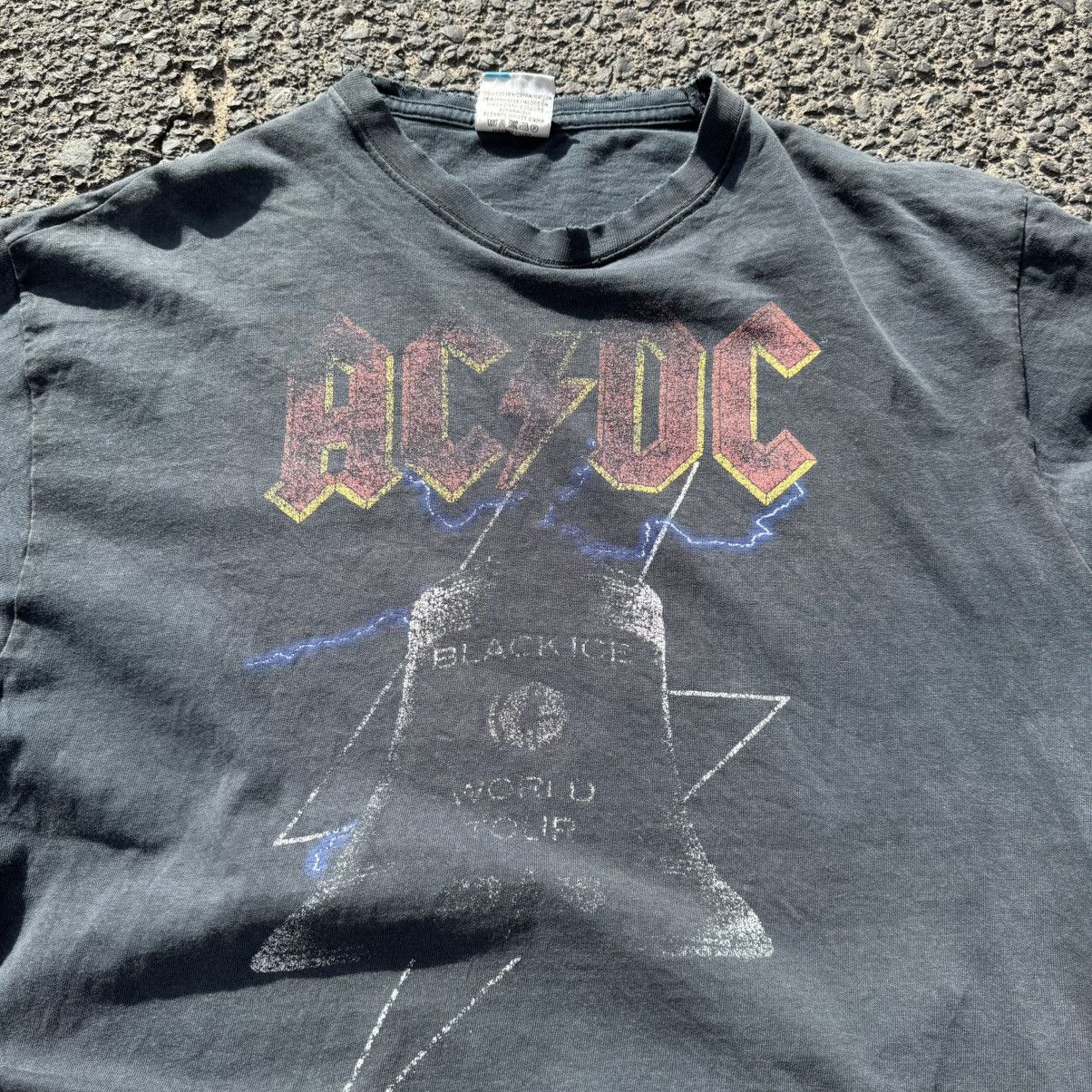 AC/DC × Band Tees × Vintage Vintage ACDC Black Ice World Tour Washed Thrashed Tee 00s Size US L / EU 52-54 / 3 - 5 Thumbnail