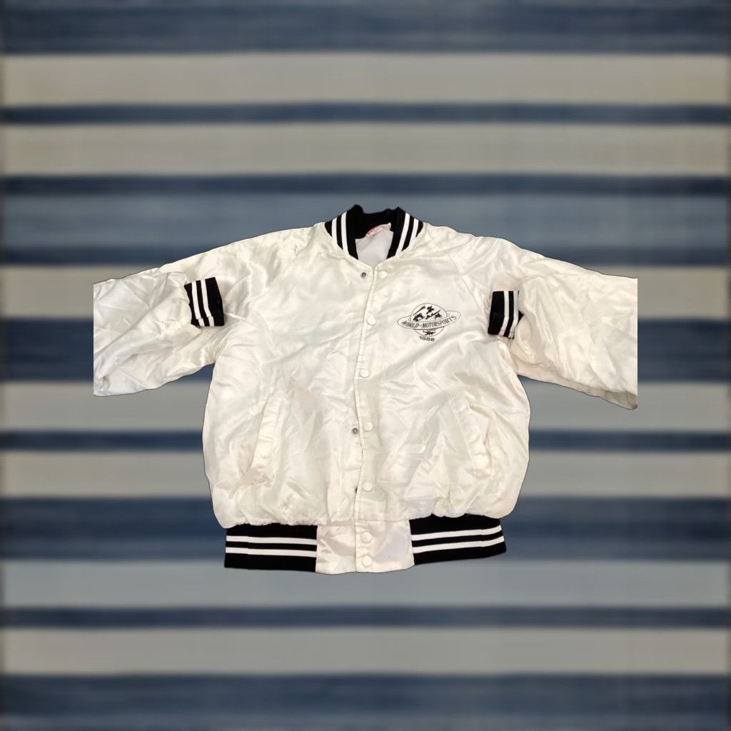 Vintage VINTAGE World Motorsports White Satin Snap Varsity Jacket M Mens 1988 Size US M / EU 48-50 / 2 - 1 Thumbnail