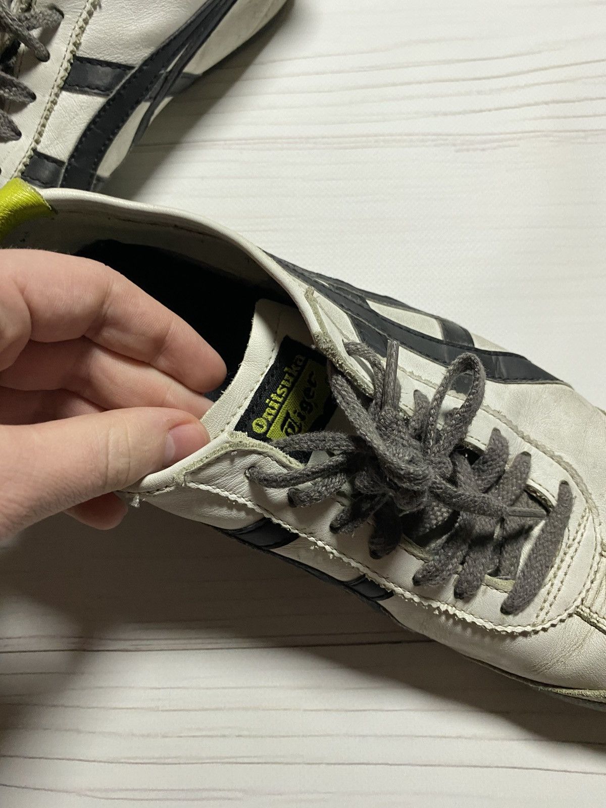 Japanese Brand × Onitsuka Tiger × Vintage Vintage Onitsuka Tiger leather upper worn y2k sneakers Size US 9.5 / EU 42-43 - 7 Thumbnail