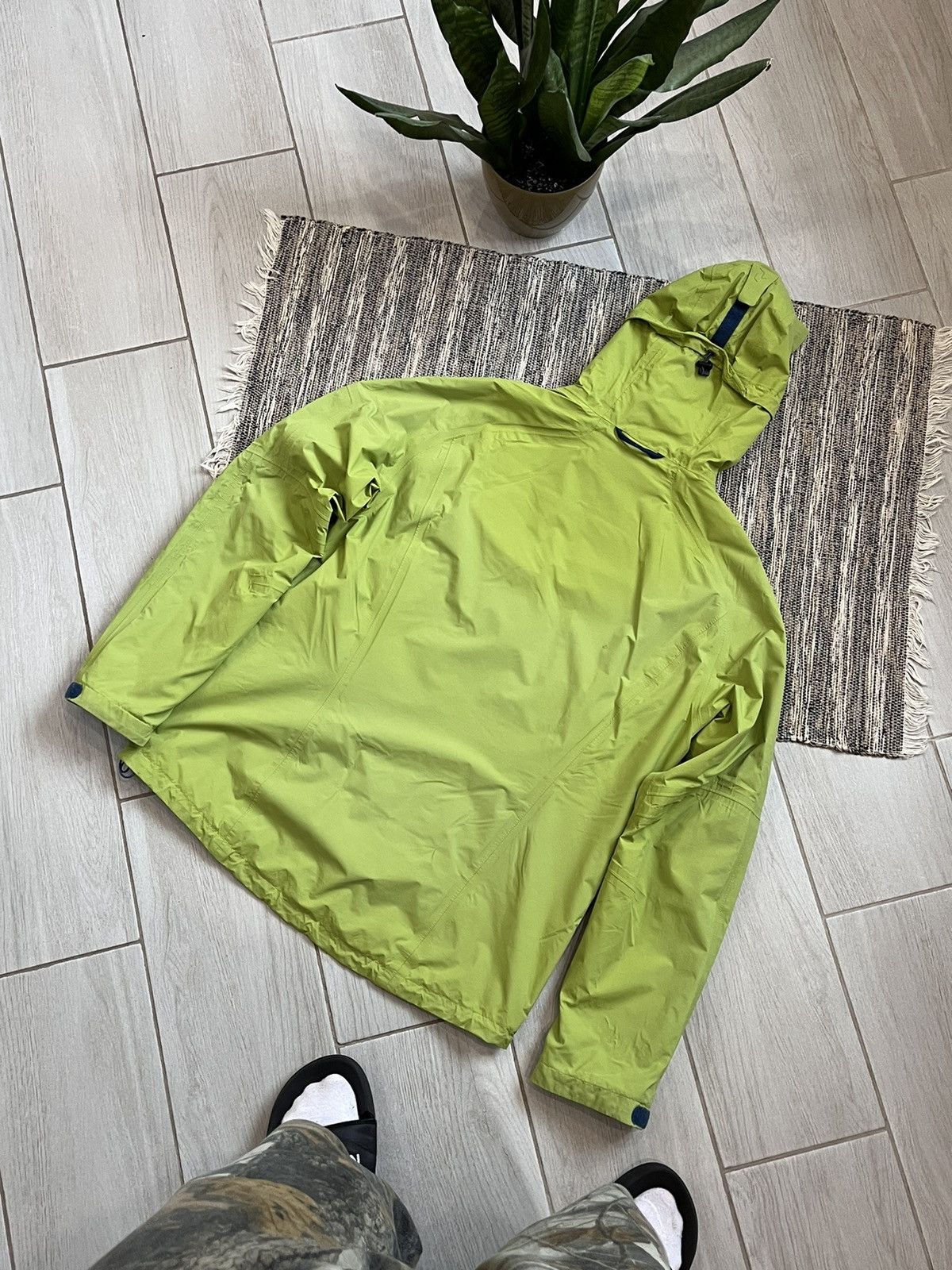 Peak Performance Peak Performance raincoat jacket outdoor minimalistic Size US L / EU 52-54 / 3 - 8 Thumbnail