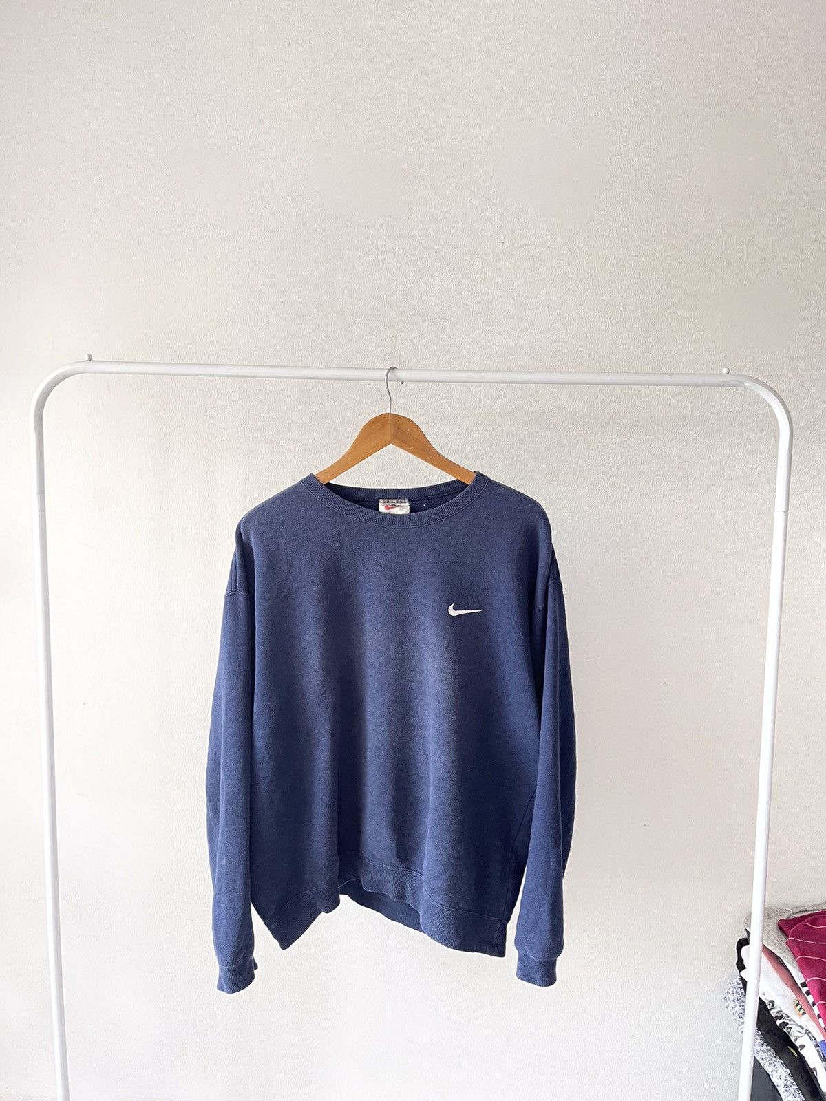Nike 90s Nike Small Swoosh Sweatshirt Size US L / EU 52-54 / 3 - 2 Thumbnail