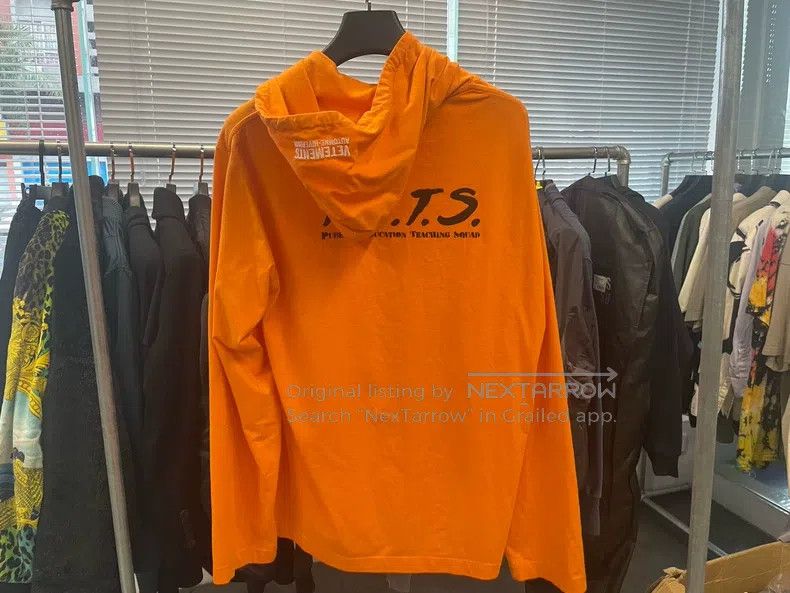 Vetements Vetements Oversized Hoodie with Giant Sleeves Size US S / EU 44-46 / 1 - 2 Thumbnail