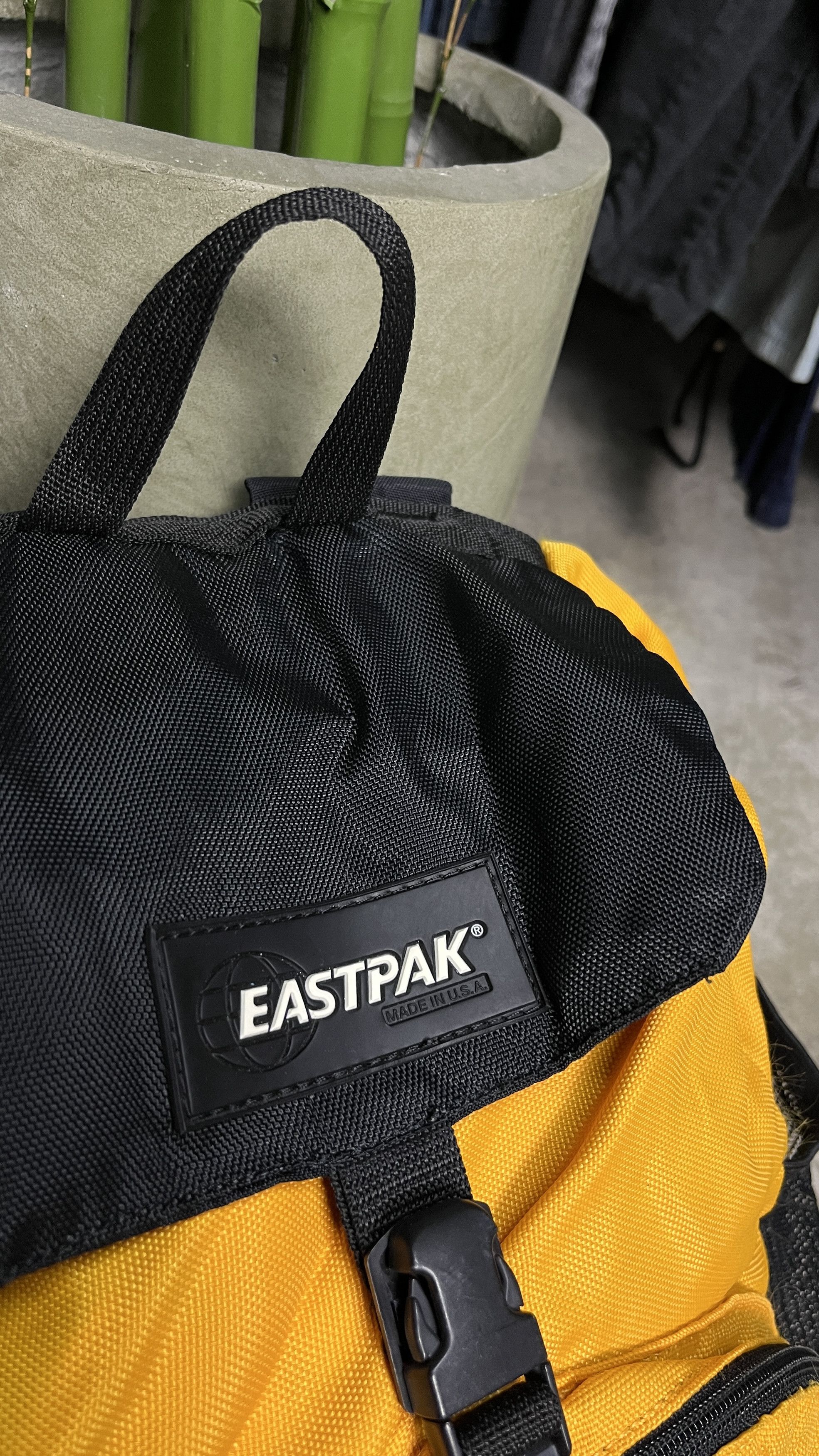 Eastpak 1990s EASTAPAK MADE IN USA RARE COLORWAY OG BACKPACK - 6200 Size ONE SIZE - 3 Thumbnail