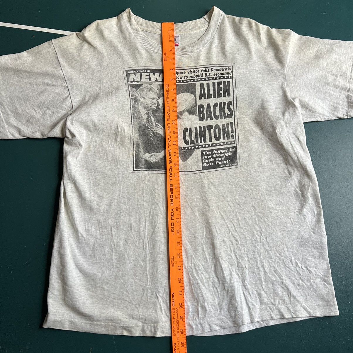 Fruit Of The Loom × Vintage Vintage 90's Alien Backs Clinton Newspaper Single Stitch Size US XL / EU 56 / 4 - 6 Thumbnail