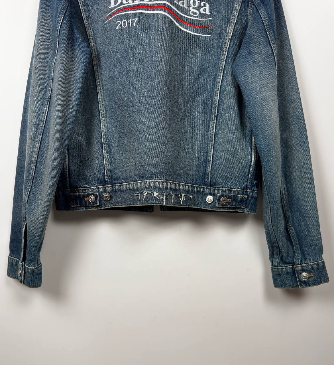 Balenciaga Balenciaga Campaign Distressed Denim Jacket Size US M / EU 48-50 / 2 - 6 Thumbnail