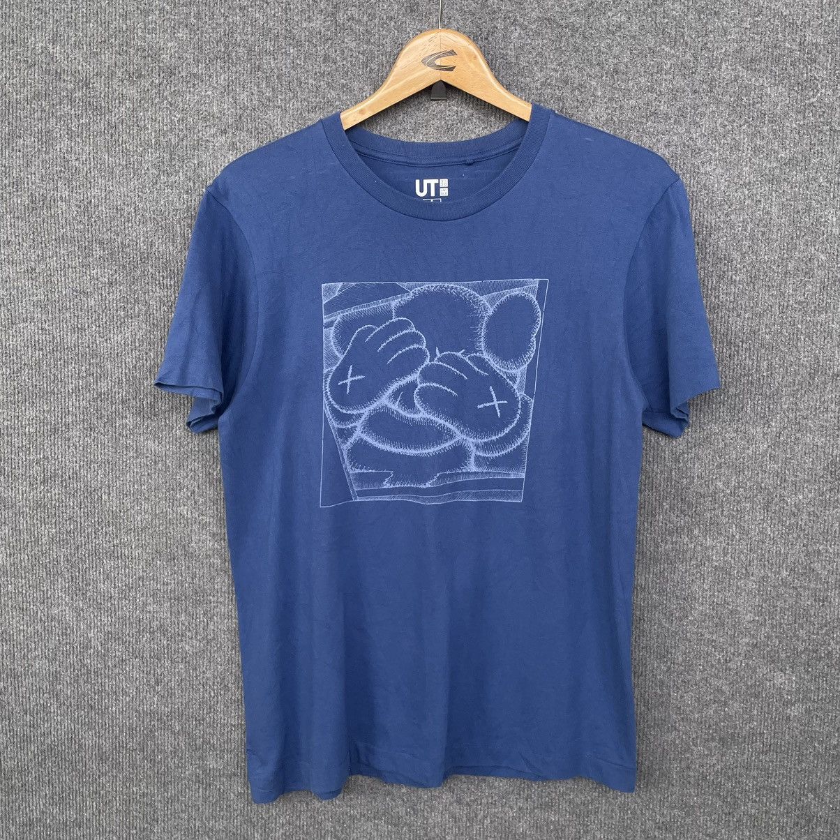 Kaws × Uniqlo Uniqlo x Kaws Streetwear T Shirt Size US S / EU 44-46 / 1 - 1 Thumbnail
