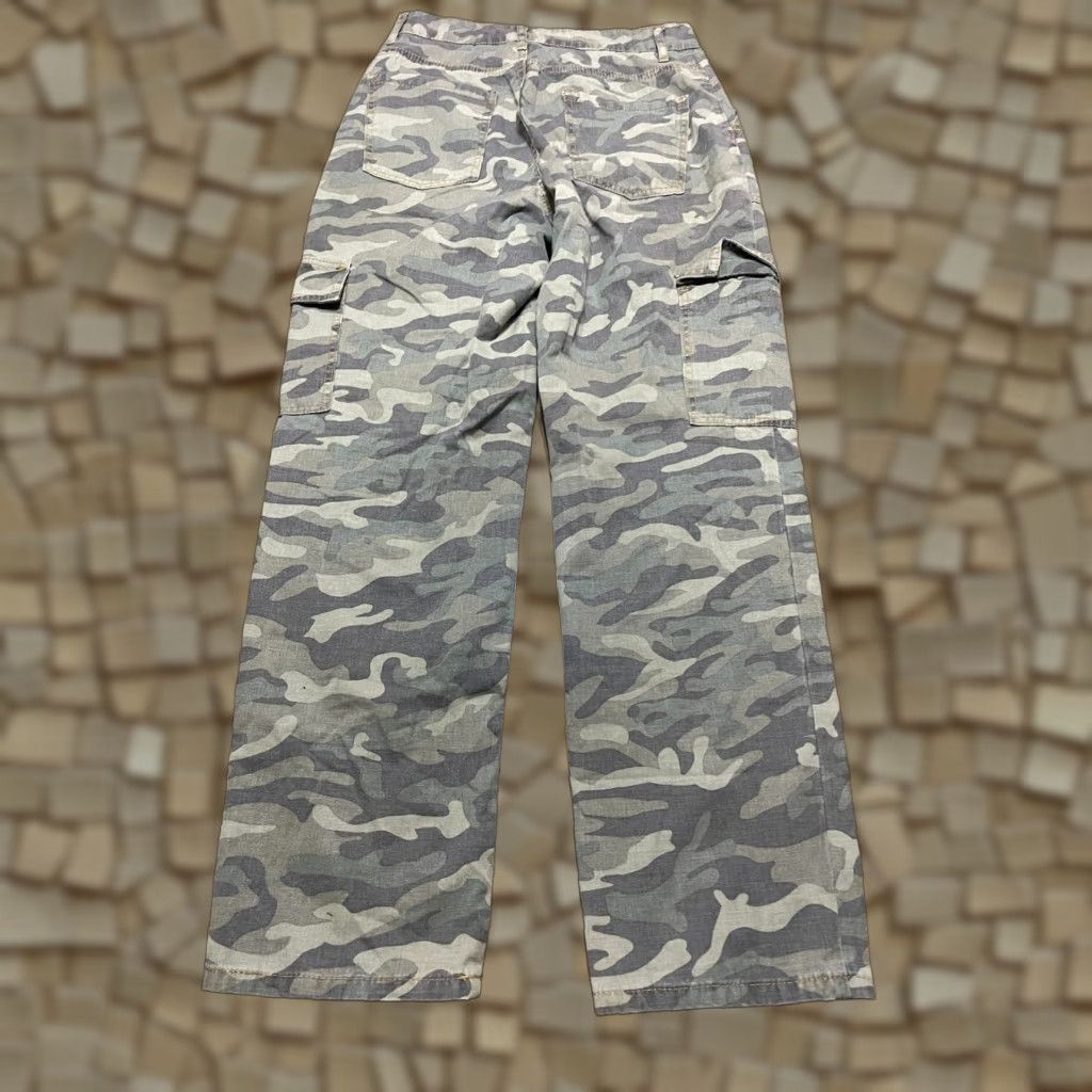 Vintage Sincerely Jules Pants Women 5/26 Green Camouflage Cargo Pants Unisex? (jury) Size 27" / US 4 / IT 40 - 1 Thumbnail