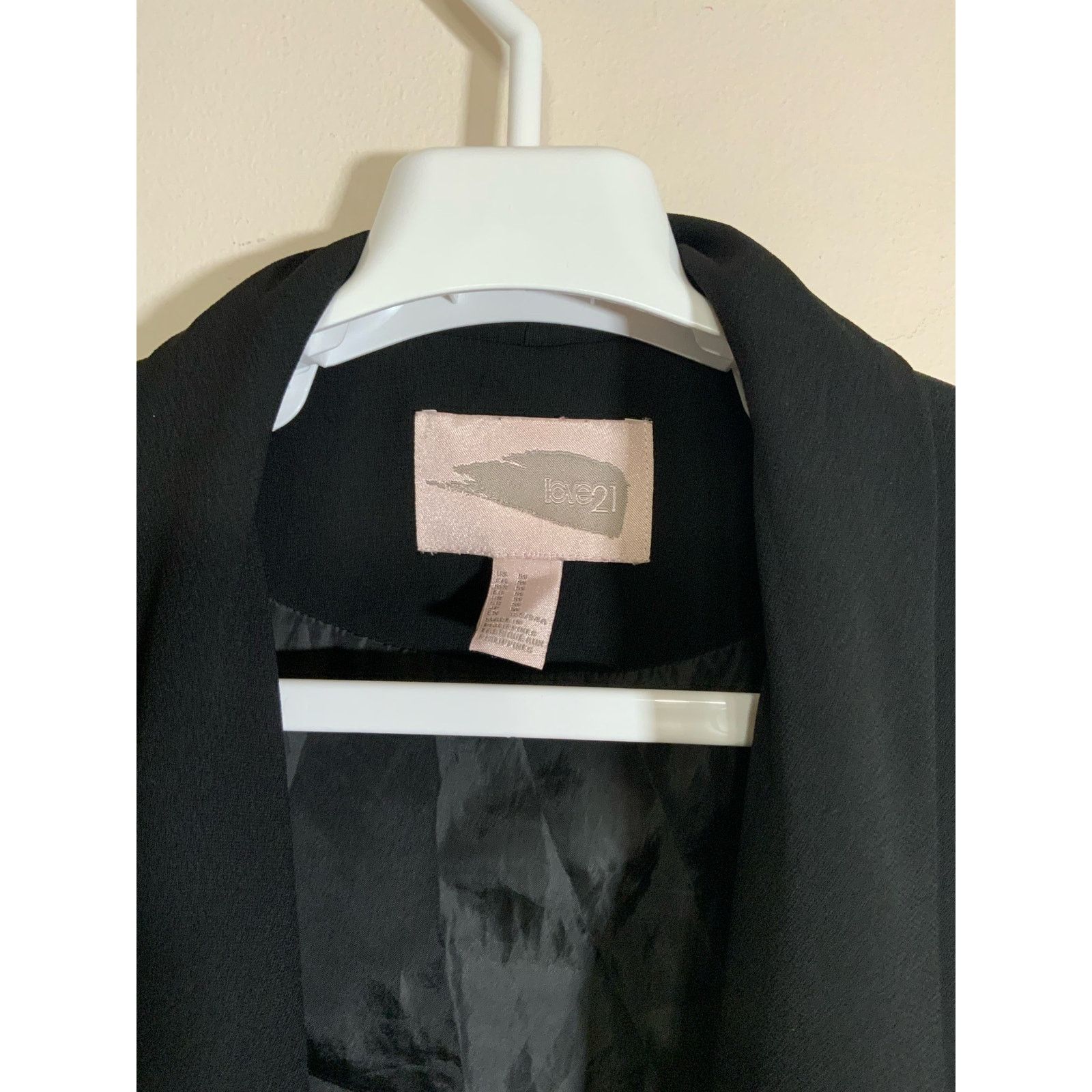 Forever 21 Forever 21 Black Sleeveless Drape Vest Size M - Preowned Size M / US 6-8 / IT 42-44 - 3 Thumbnail