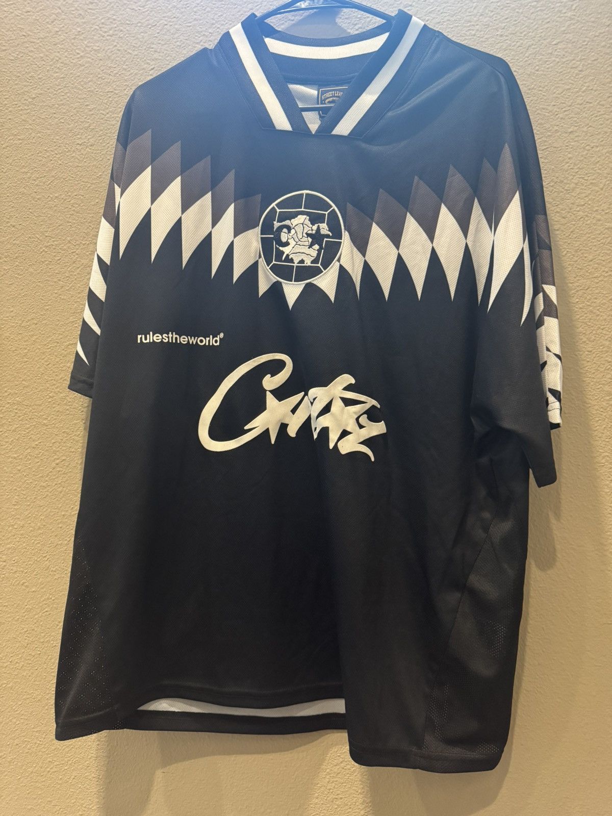 ウェア Corteiz Talismo Football Jersey - Black Corteiz Talismo Football Jersey Black/Pink Men's - SS24 - US
