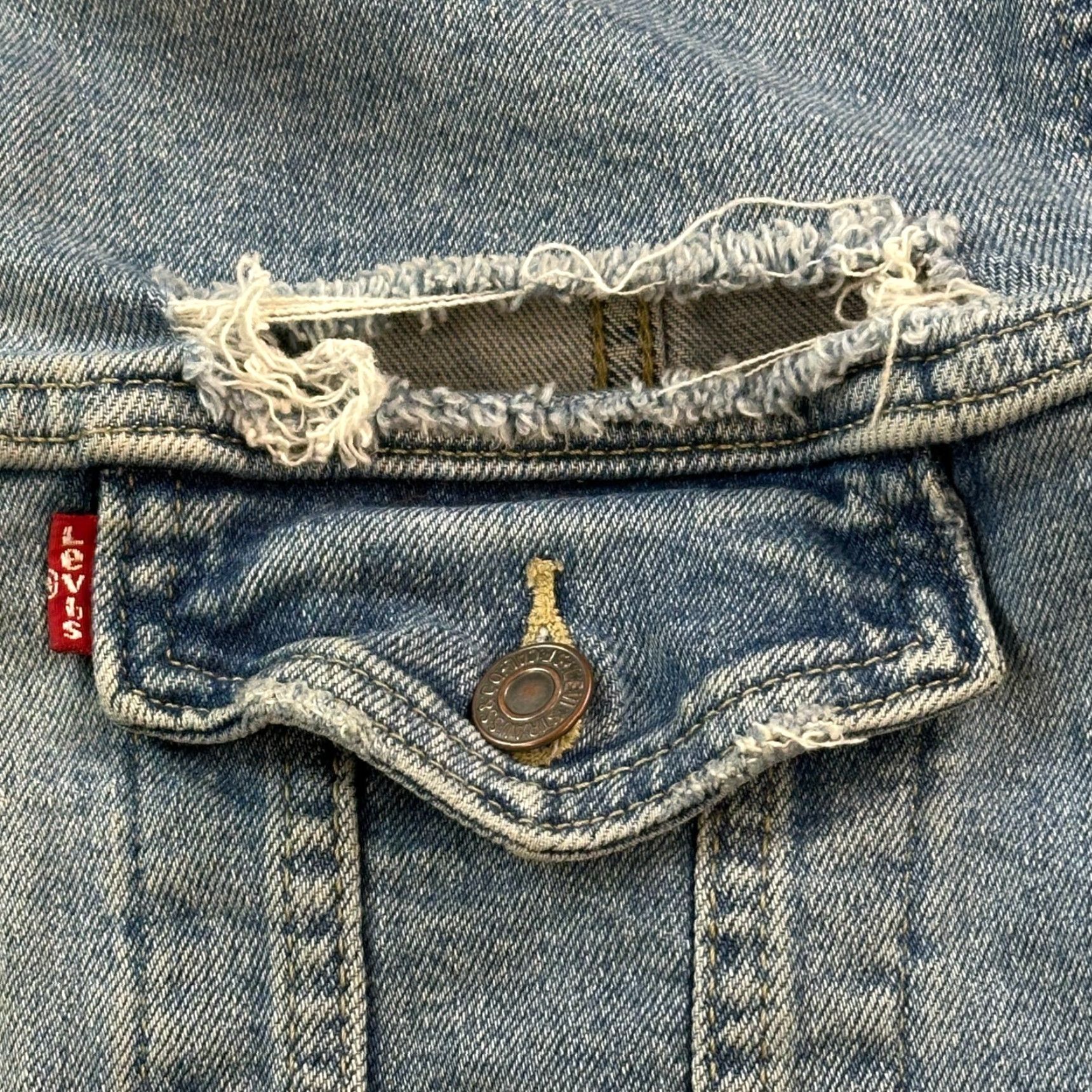 Levi's VINTAGE Levi’s Jacket Women 1X Blue Medium Wash Denim Trucker Distressed Stretch Size XL / US 12-14 / IT 48-50 - 6 Thumbnail