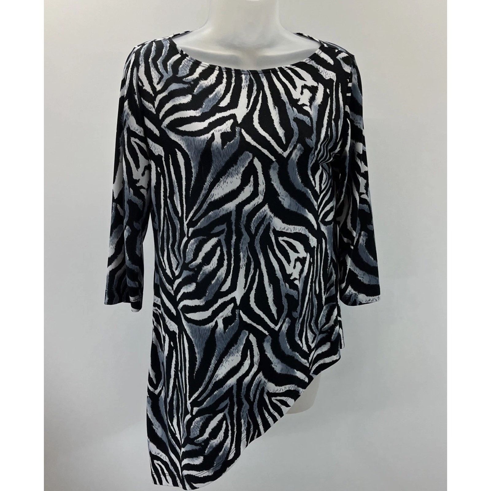 Chicos Chico's Zebra Striped Asymmetrical 3/4 Sleeve Top sz 0 Size S / US 4 / IT 40 - 1 Thumbnail
