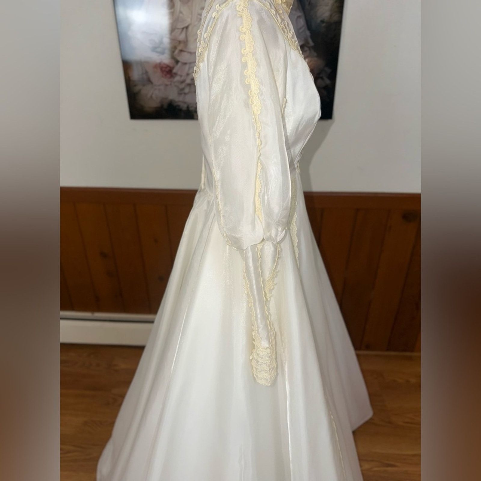 Vintage Gorgeous Vintage 1970s/80s Union Made Wedding Gown & Veil Size L / US 10 / IT 46 - 6 Thumbnail