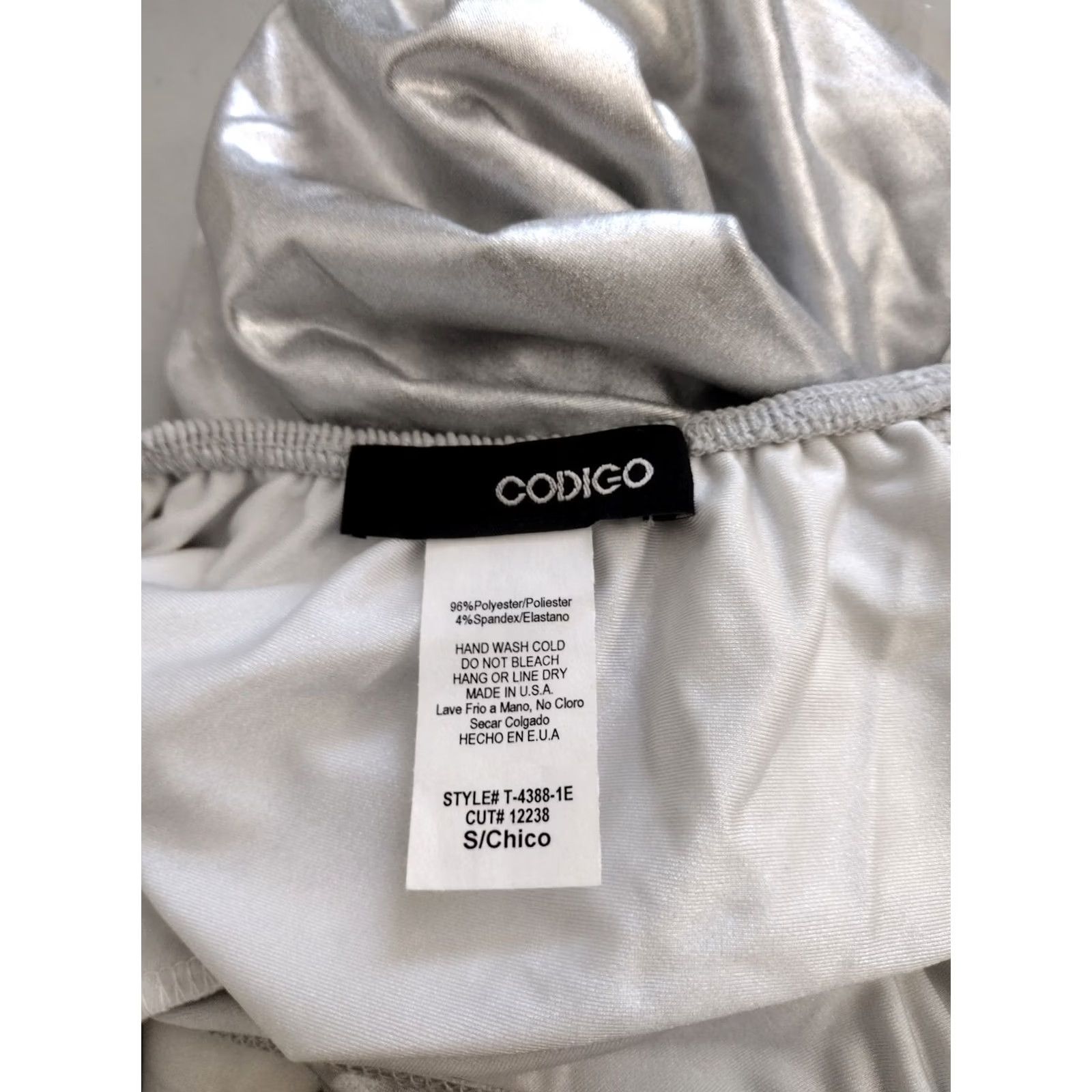Vintage Codigo One Piece Off Shoulder Ruffles Cheeky Silver S Bathing Suit Nike Style Womens? Size S / US 4 / IT 40 - 6 Thumbnail