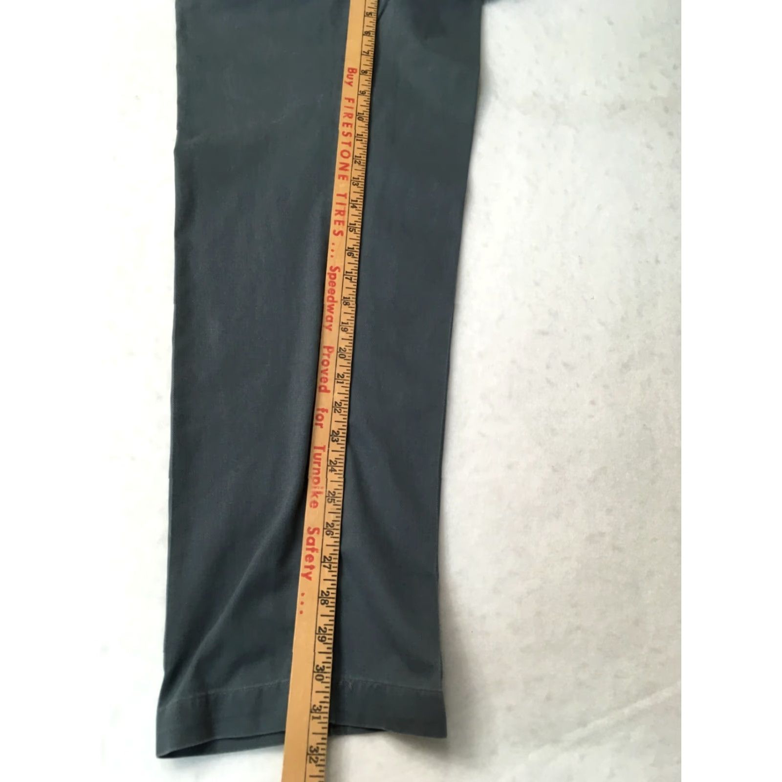 Dockers Dockers Premium Khakis navy blue Pleated Pants 33x31 Relaxed Fit Men's Size 33 Inseam 31 Blue Khakis Size US 33 - 2 Thumbnail