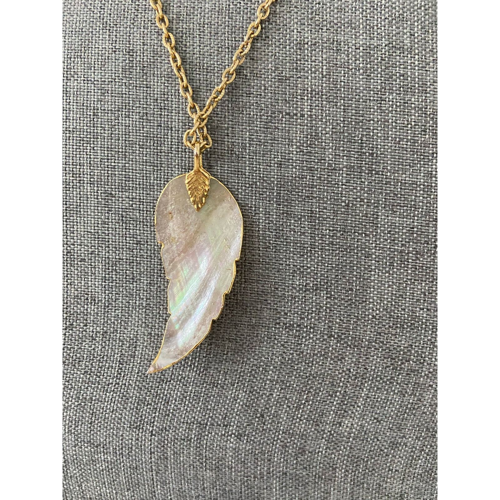 Other olive green painted shell feather necklace gold tone Size ONE SIZE - 5 Thumbnail