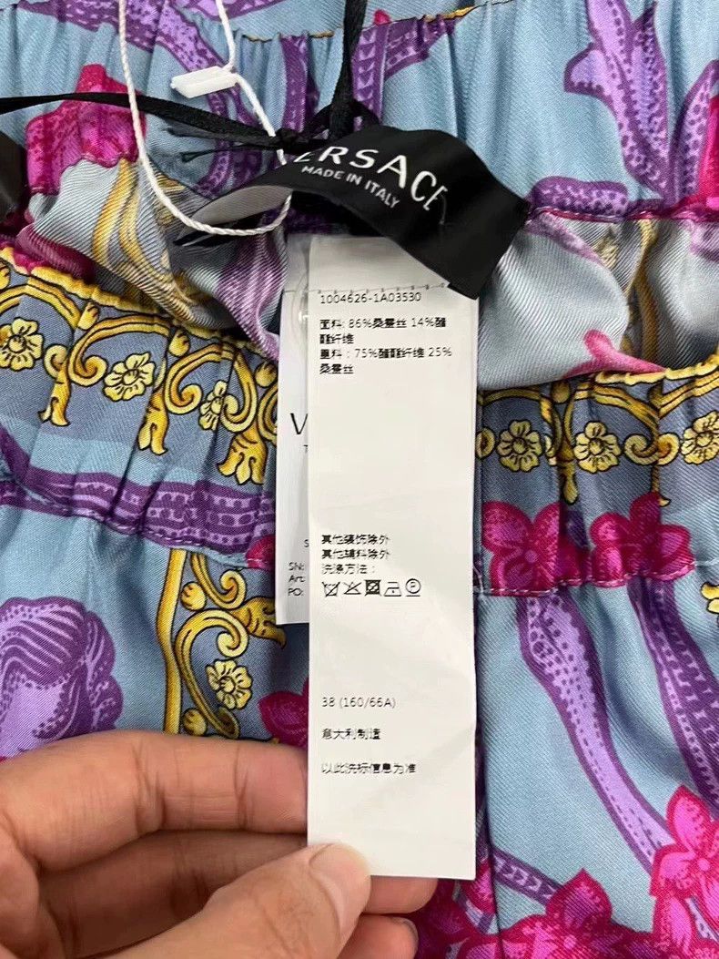 Versace Versace silk print shorts Size US 38 / EU 54 - 5 Thumbnail
