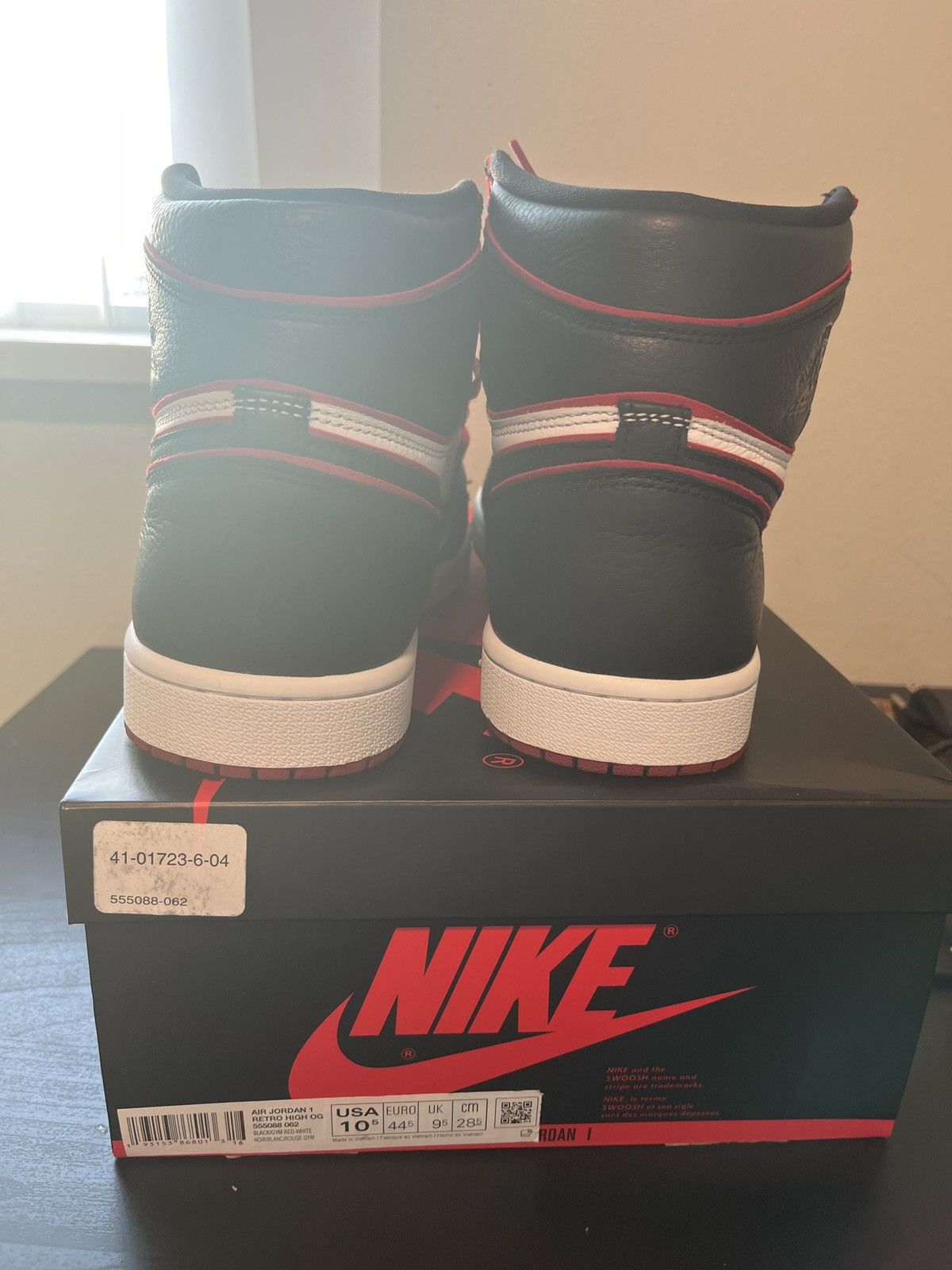 Jordan Brand Black and Red Nike Jordan 1 Bloodline Size US 10.5 / EU 43-44 - 7 Thumbnail