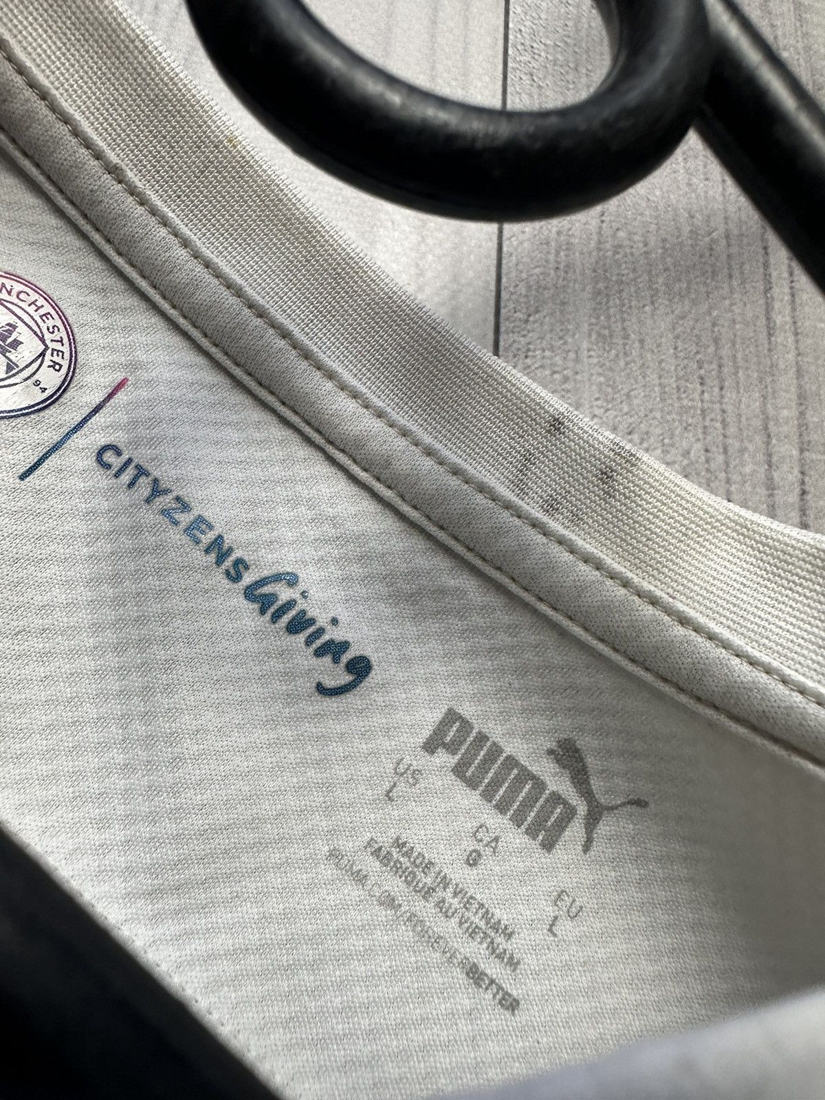Puma × Vintage Vintage soccer jersey puma Manchester City size L white Size US L / EU 52-54 / 3 - 8 Thumbnail