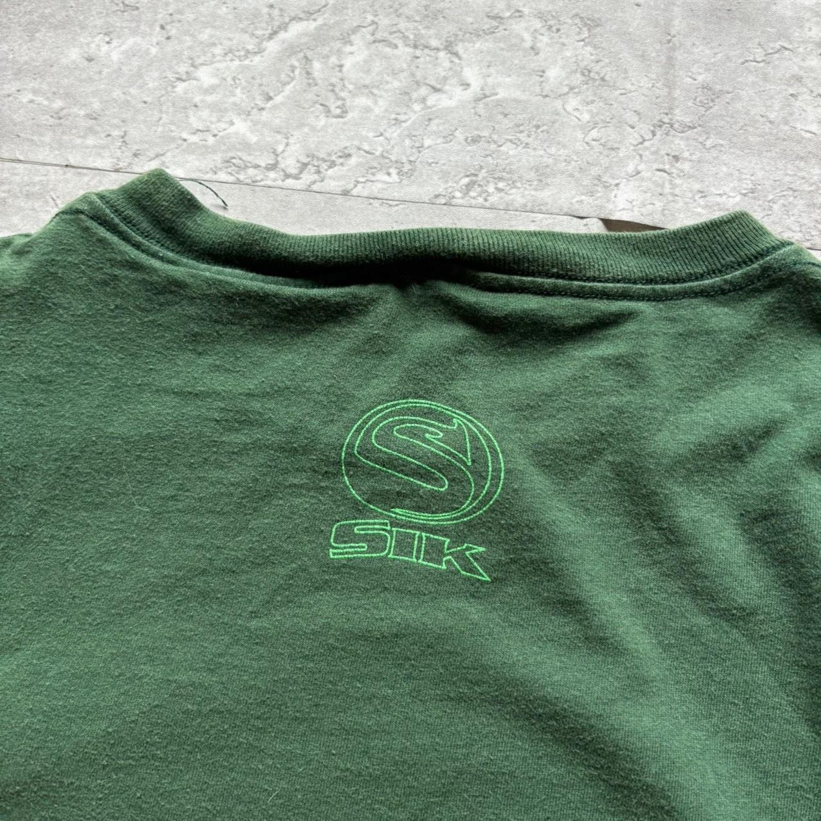 Vintage Vintage 2000s sik skate t shirt Size US XL / EU 56 / 4 - 4 Thumbnail