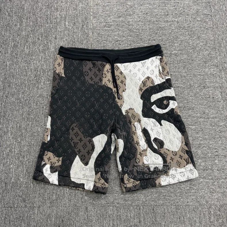 Louis Vuitton Louis Vuitton size m Portrait presbyopia shorts Size US 30 / EU 46 - 1 Thumbnail
