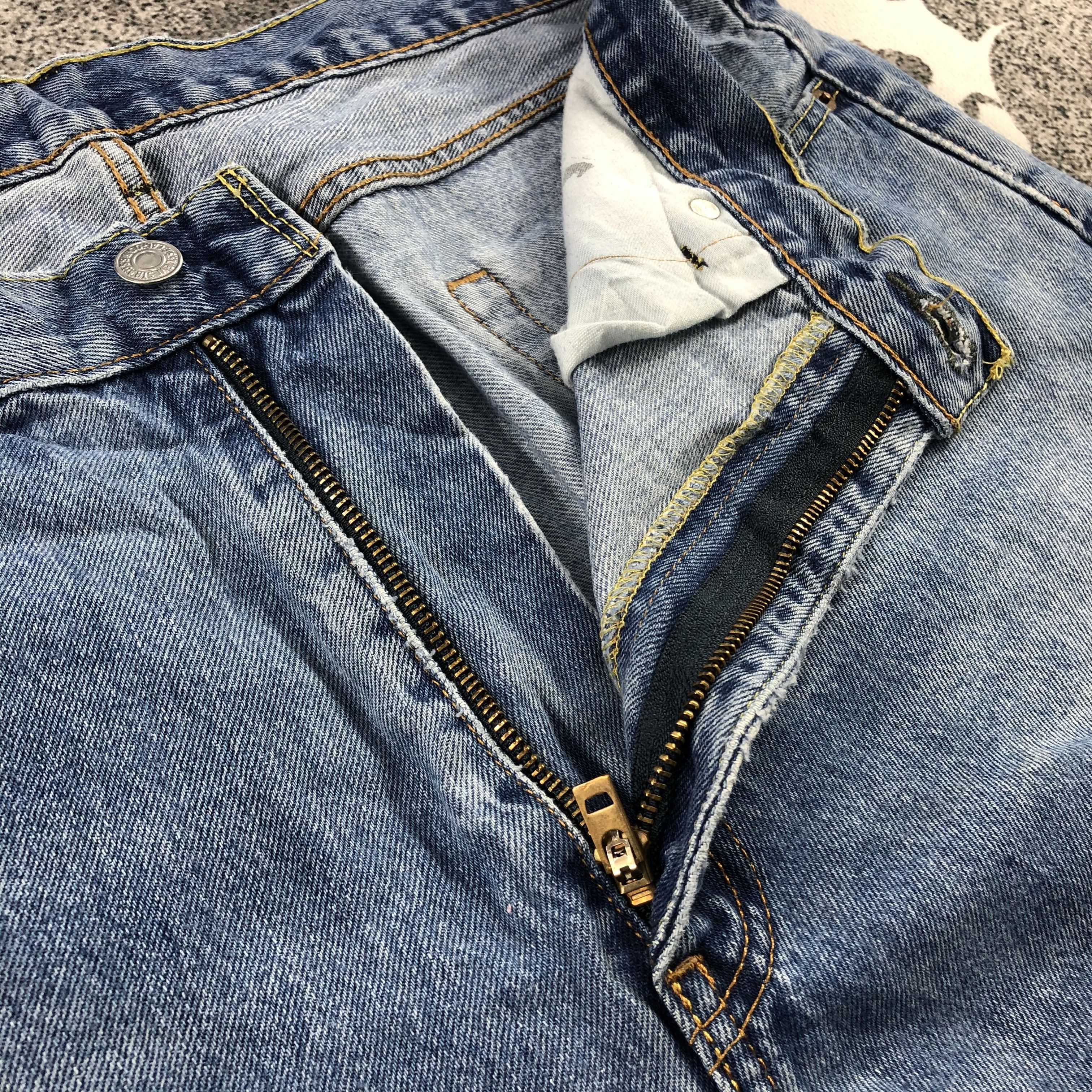 Levi's Vintage Levis 505 Jeans Distress Faded Blue KJ1051 Size US 36 / EU 52 - 12 Thumbnail
