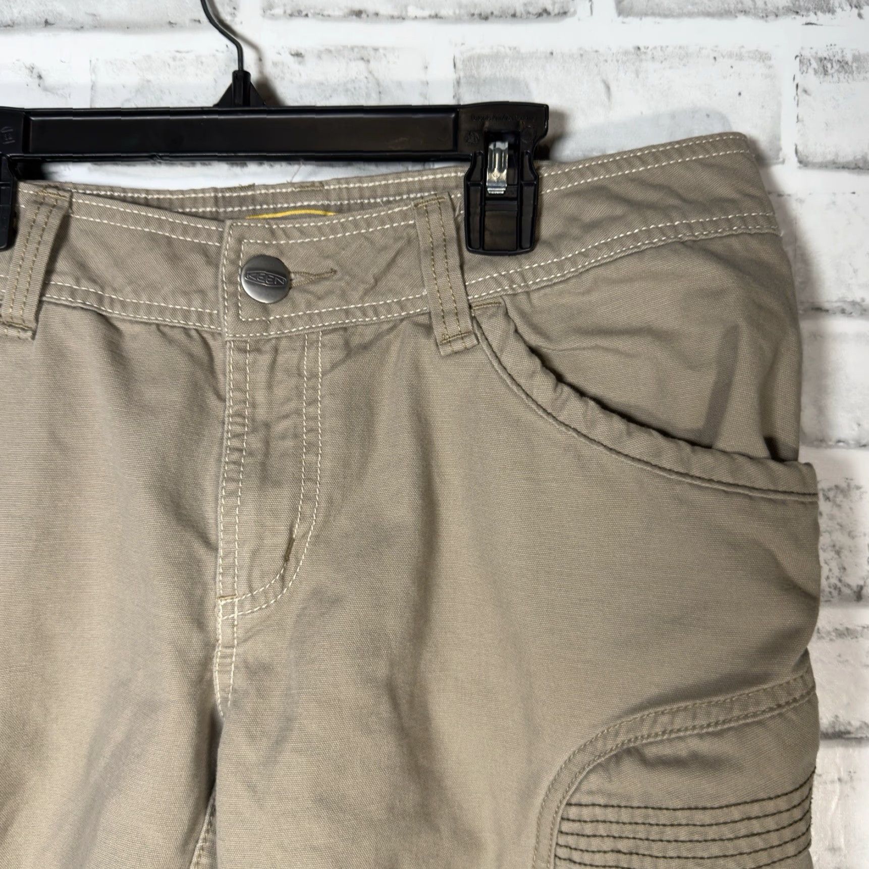 KEEN Keen Cargo Shorts Womens Size 8 100% Cotton Beige Cargo Shorts Women Beige 100% Cotton Size 30" / US 8 / IT 44 - 2 Thumbnail