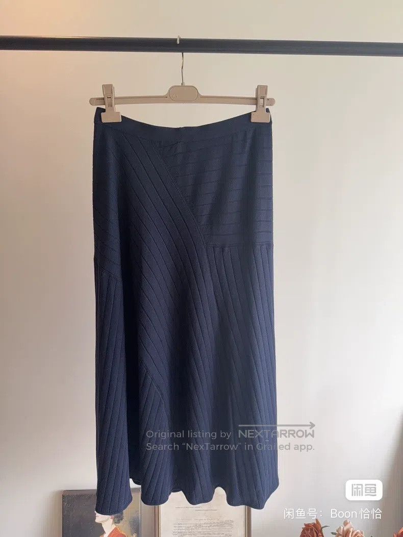 Loro Piana Loro Piana size L Knitted Skirt Size 27" / US 4 / IT 40 - 2 Thumbnail