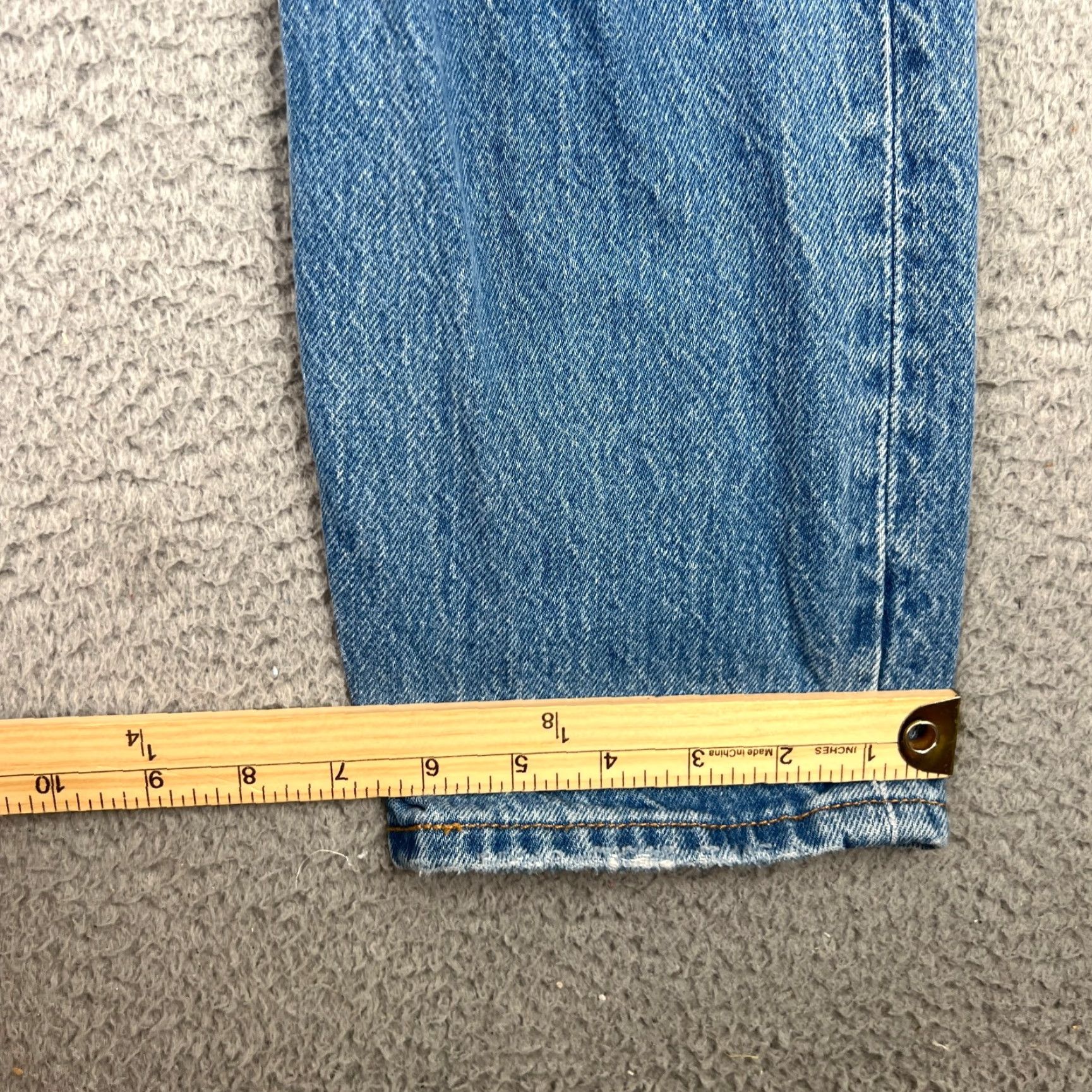Levi's VINTAGE Levis 501 Jeans Womens 26x28 Blue Denim Button Fly Logo Patch Regular Fit Straight 5-Pocket Classic City USA Size 26" / US 2 / IT 38 - 2 Thumbnail